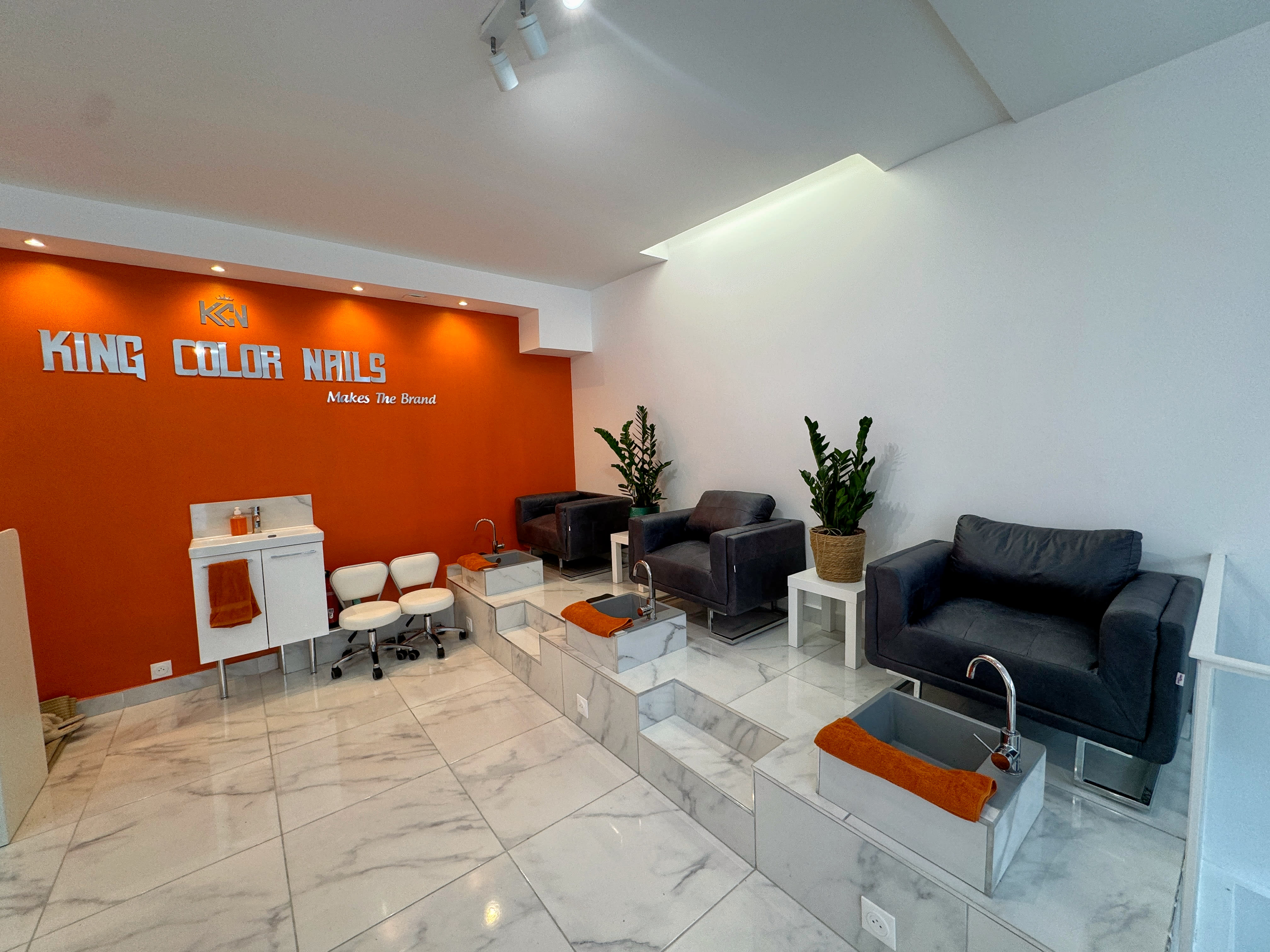 KING COLORS NAILS - Onglerie Paris - OneBooking