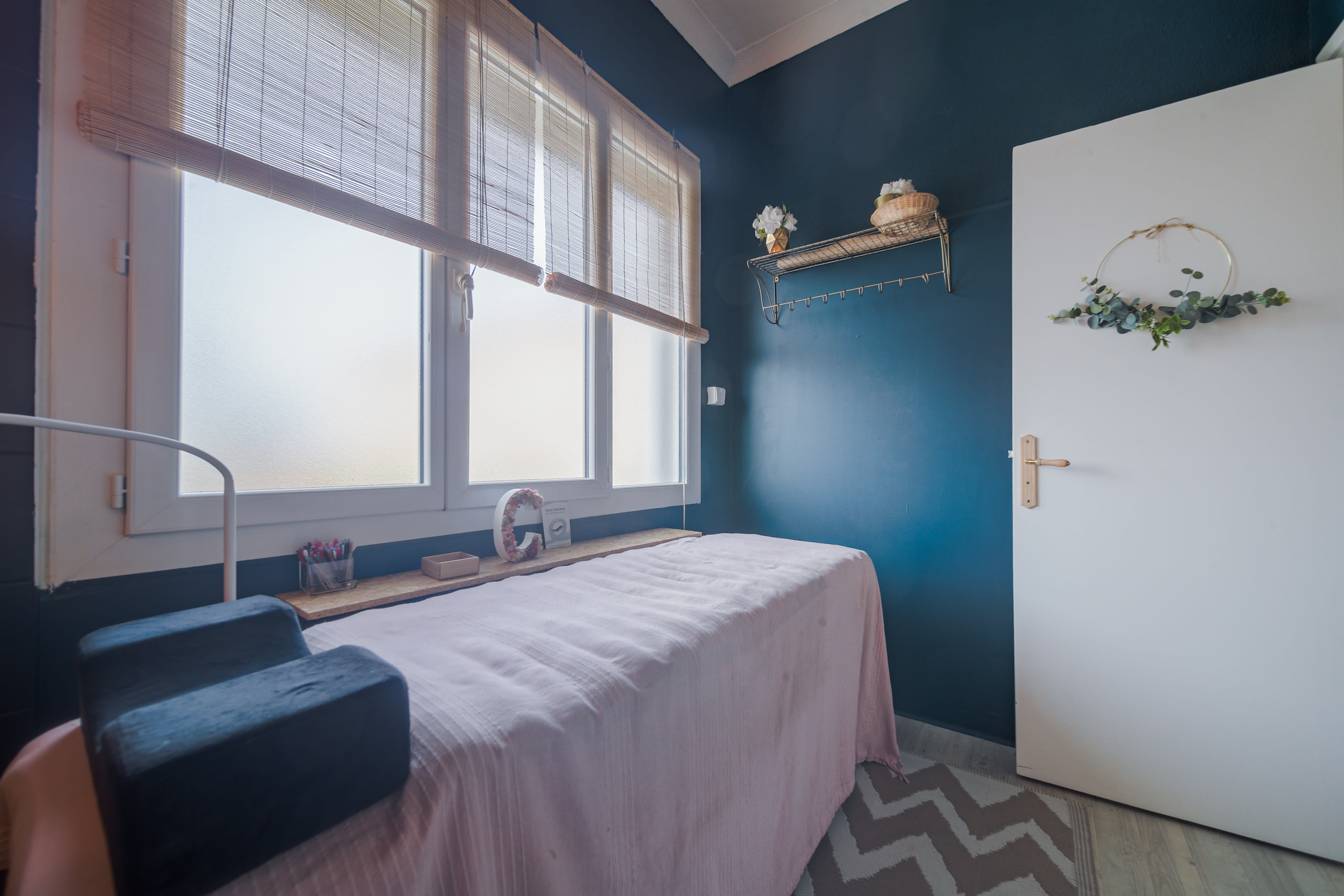 Au Delà Du Regard - Institut de beauté Béziers - Photo de couverture - OneBooking
