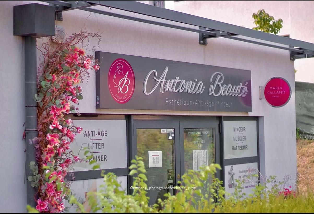 Antonia Beauté - Sourcils & cils Fréjus - OneBooking