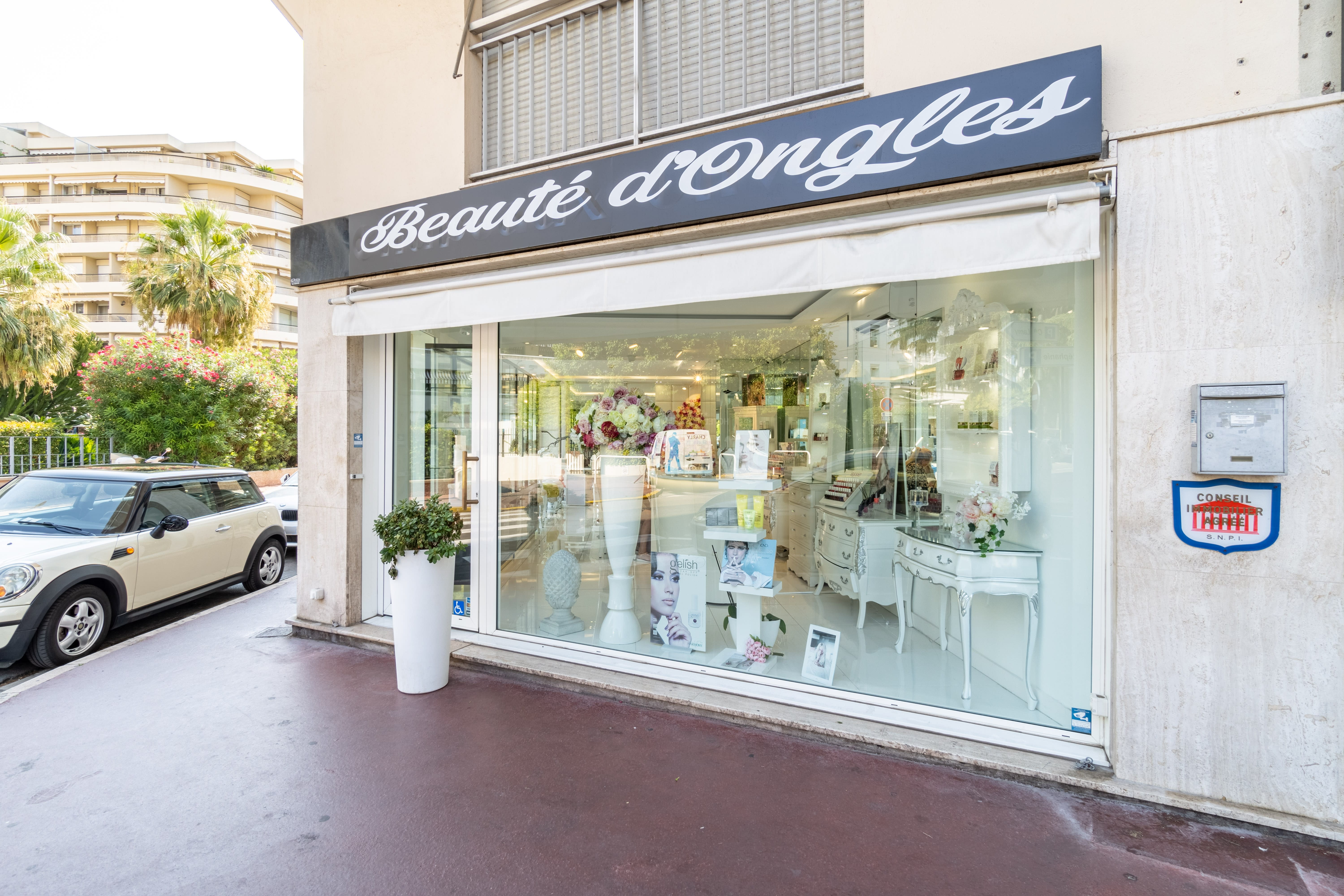 Beauté d'ongles - Institut de beauté Cannes - Photo de couverture - OneBooking