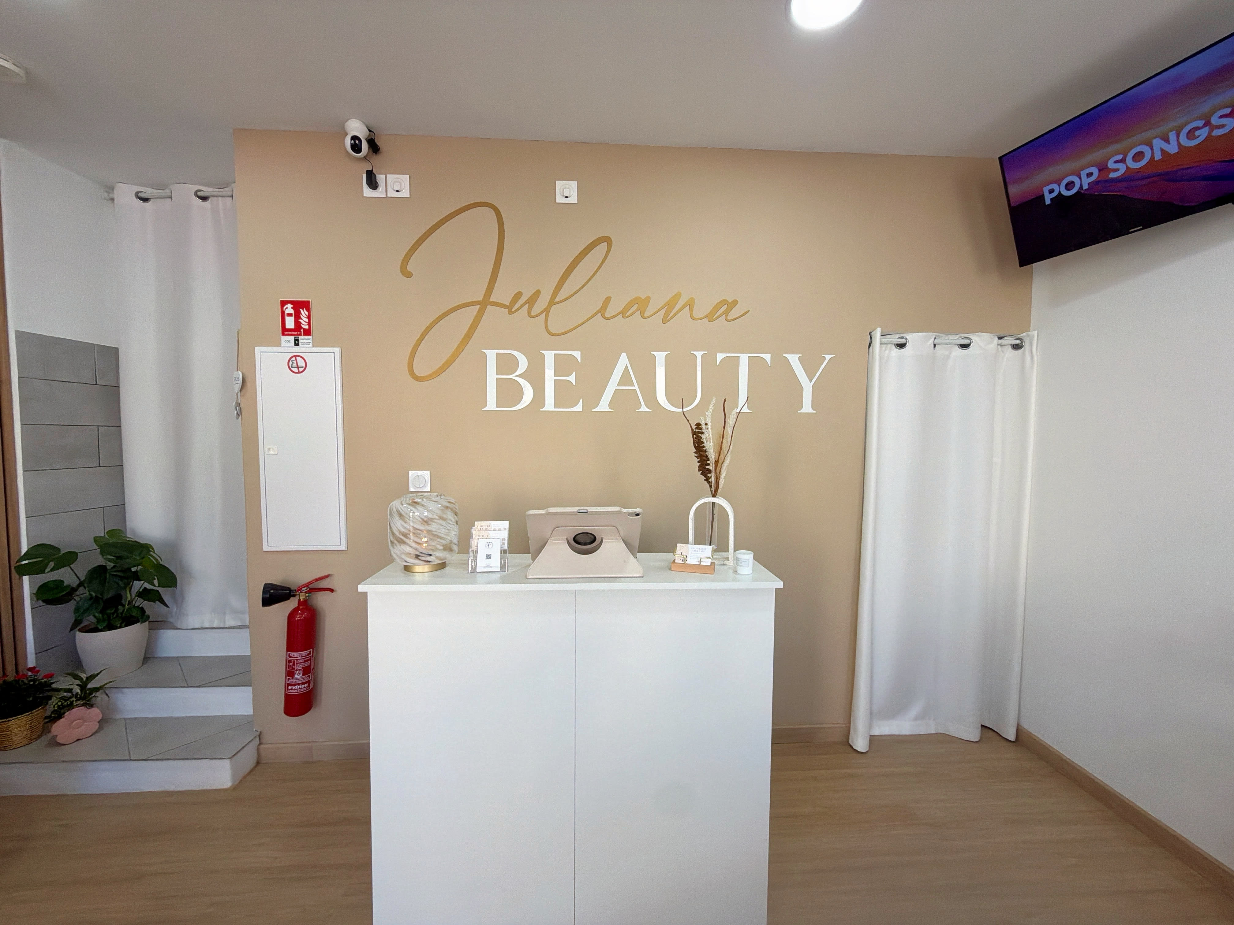 Chez JuBeauty - Onglerie Trets - OneBooking
