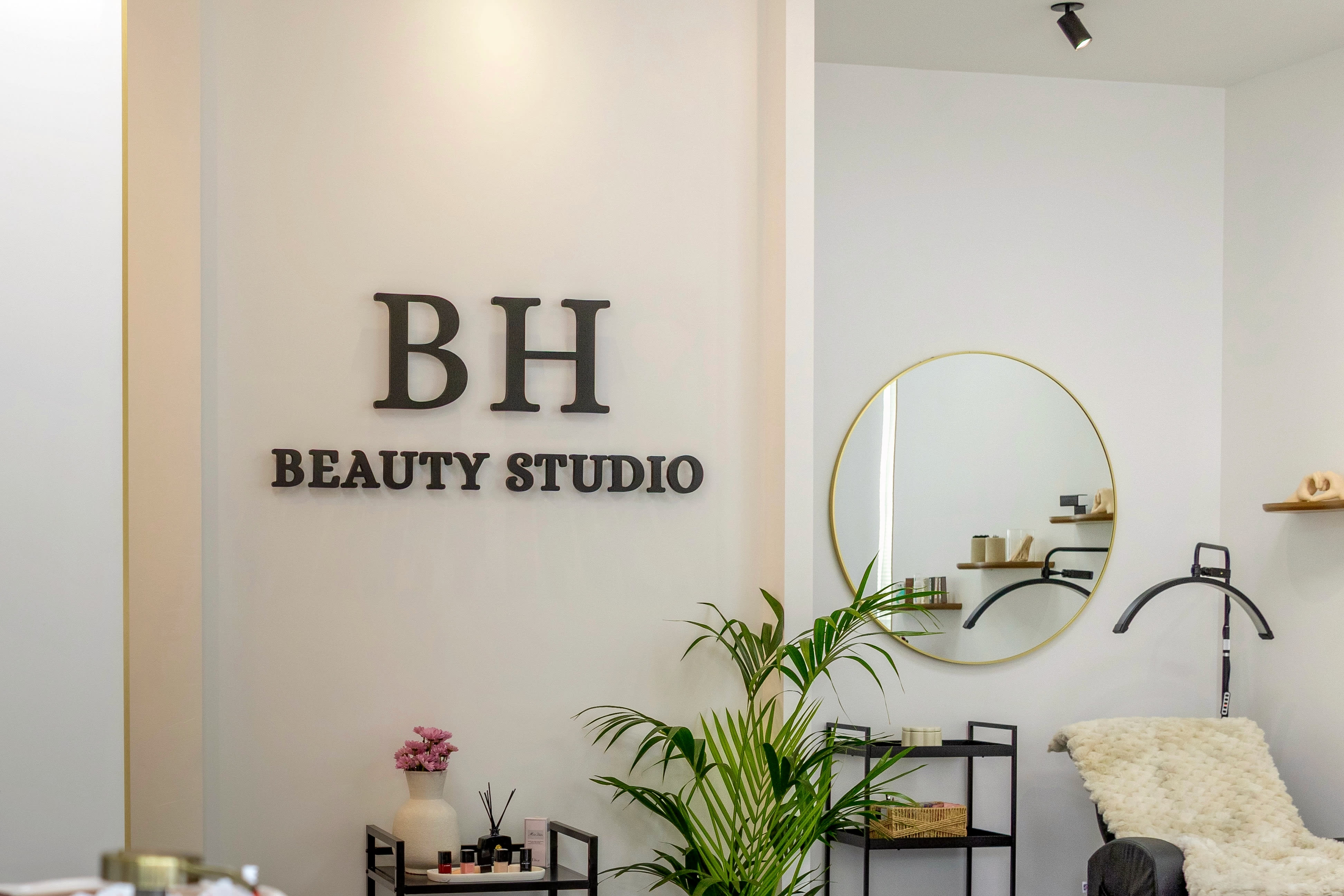Bh Beauty - Onglerie Poitiers - OneBooking