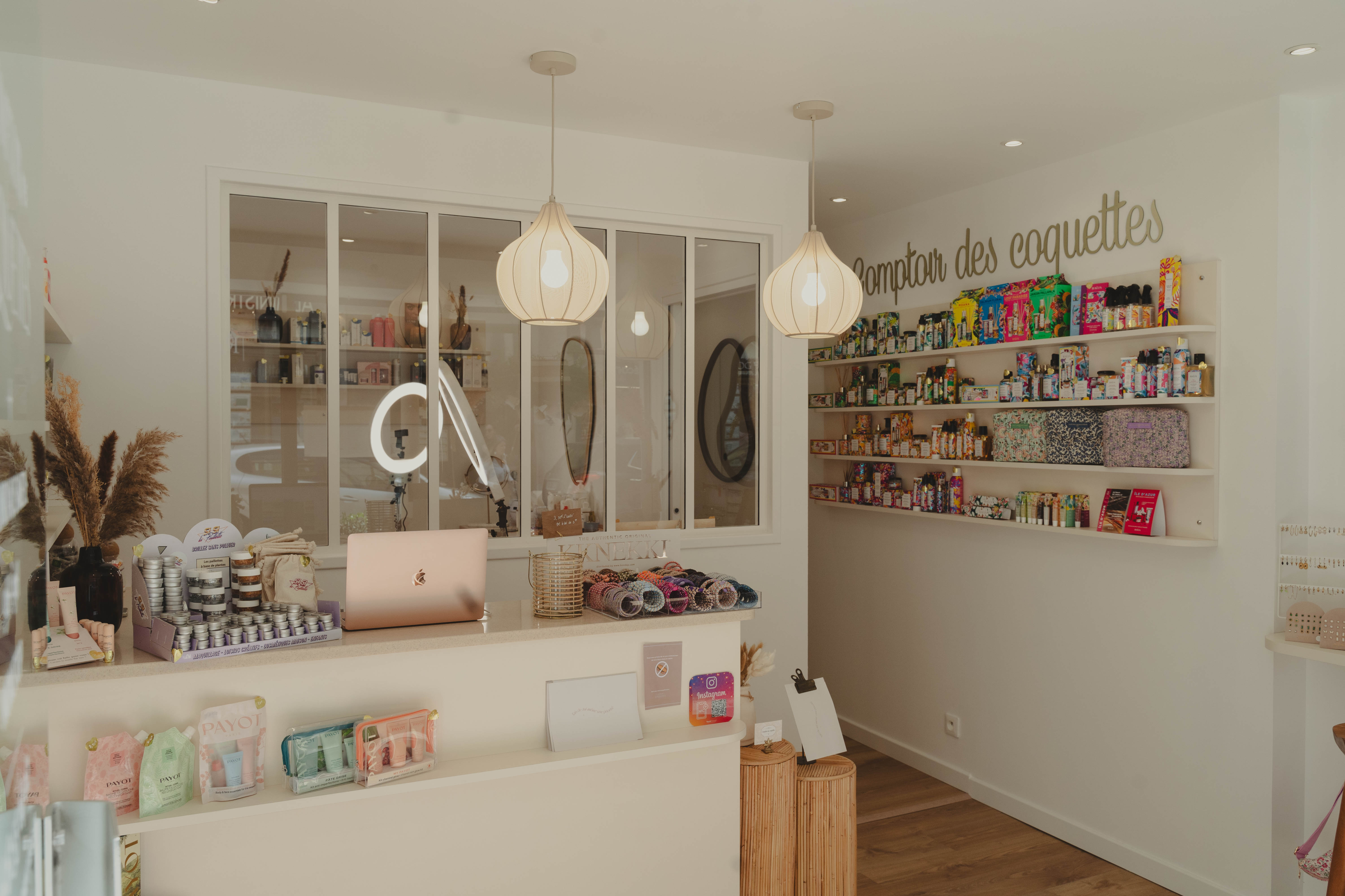 Comptoir des coquettes - Sourcils & cils Caen - OneBooking