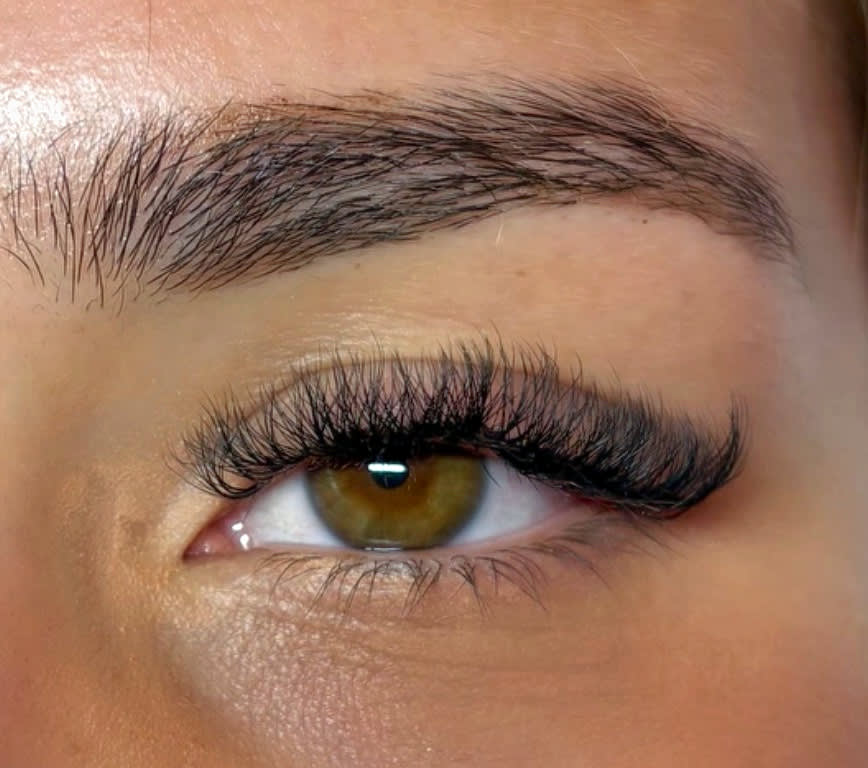 Ongles cils 06 - Sourcils & cils Nice - Photo de couverture - OneBooking
