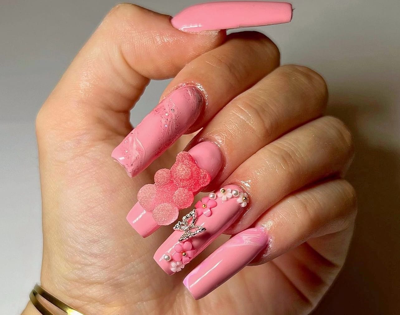 Nails by Cya - Institut de beauté Cannes - Nails by Cya - Photo Galerie - OneBooking