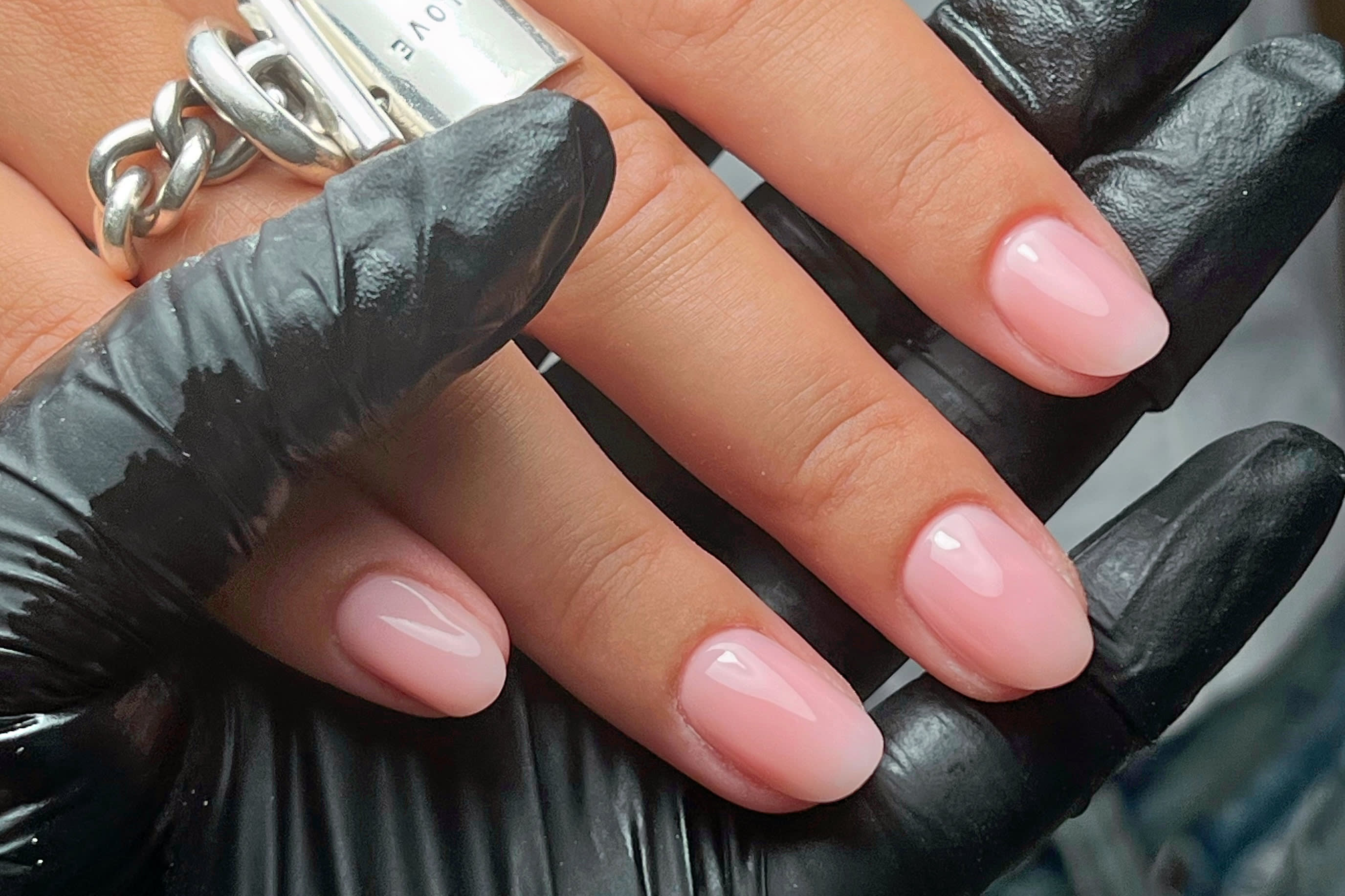 L'atelier by M chez Sandhair - Sourcils & cils Nice - L'atelier by M chez Sandhair - Photo Galerie - OneBooking