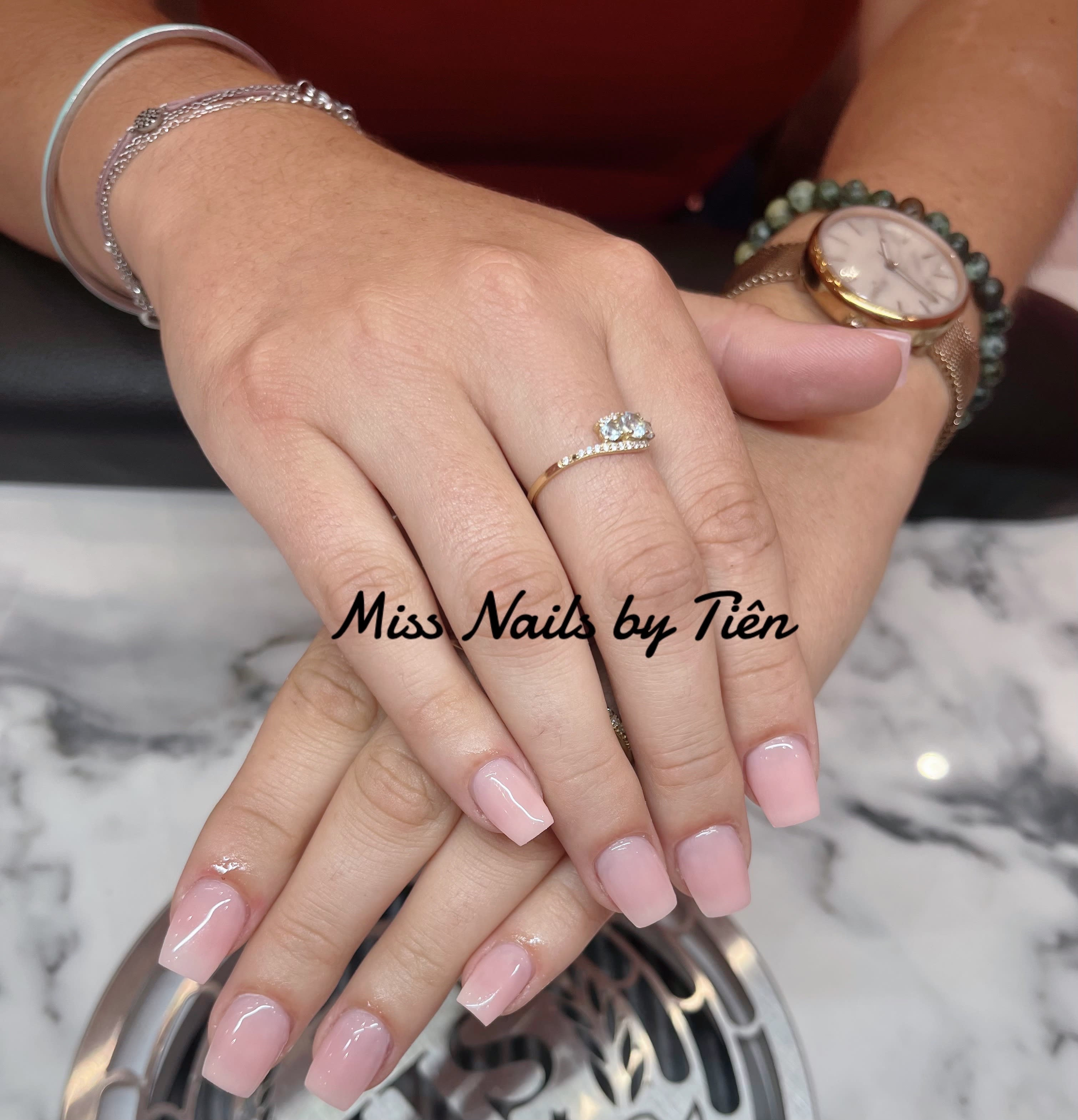 Miss Nails - Spécialiste de la résine - Onglerie Cagnes-sur-Mer - OneBooking