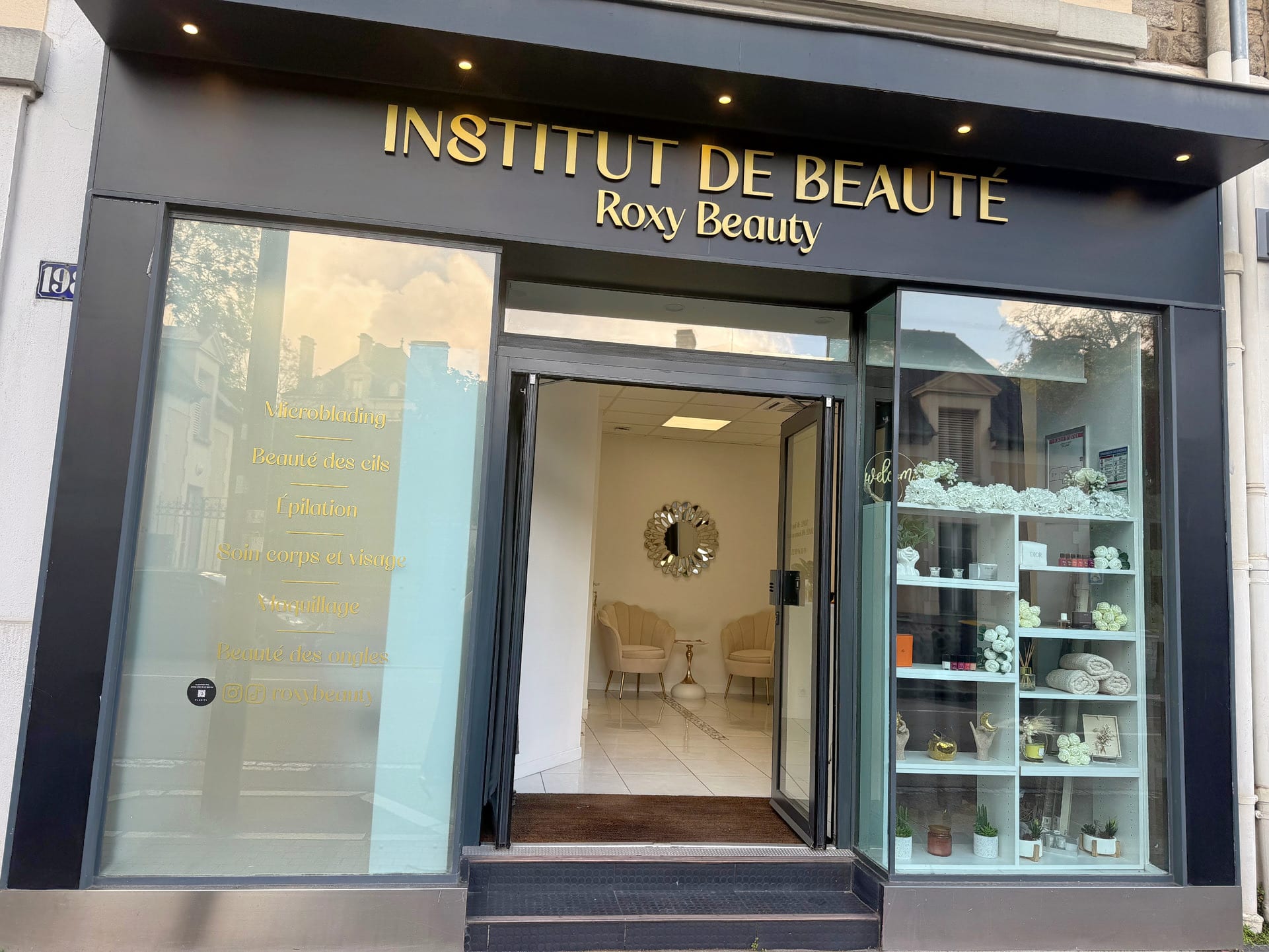 Roxy Beauty - Onglerie Rennes - OneBooking