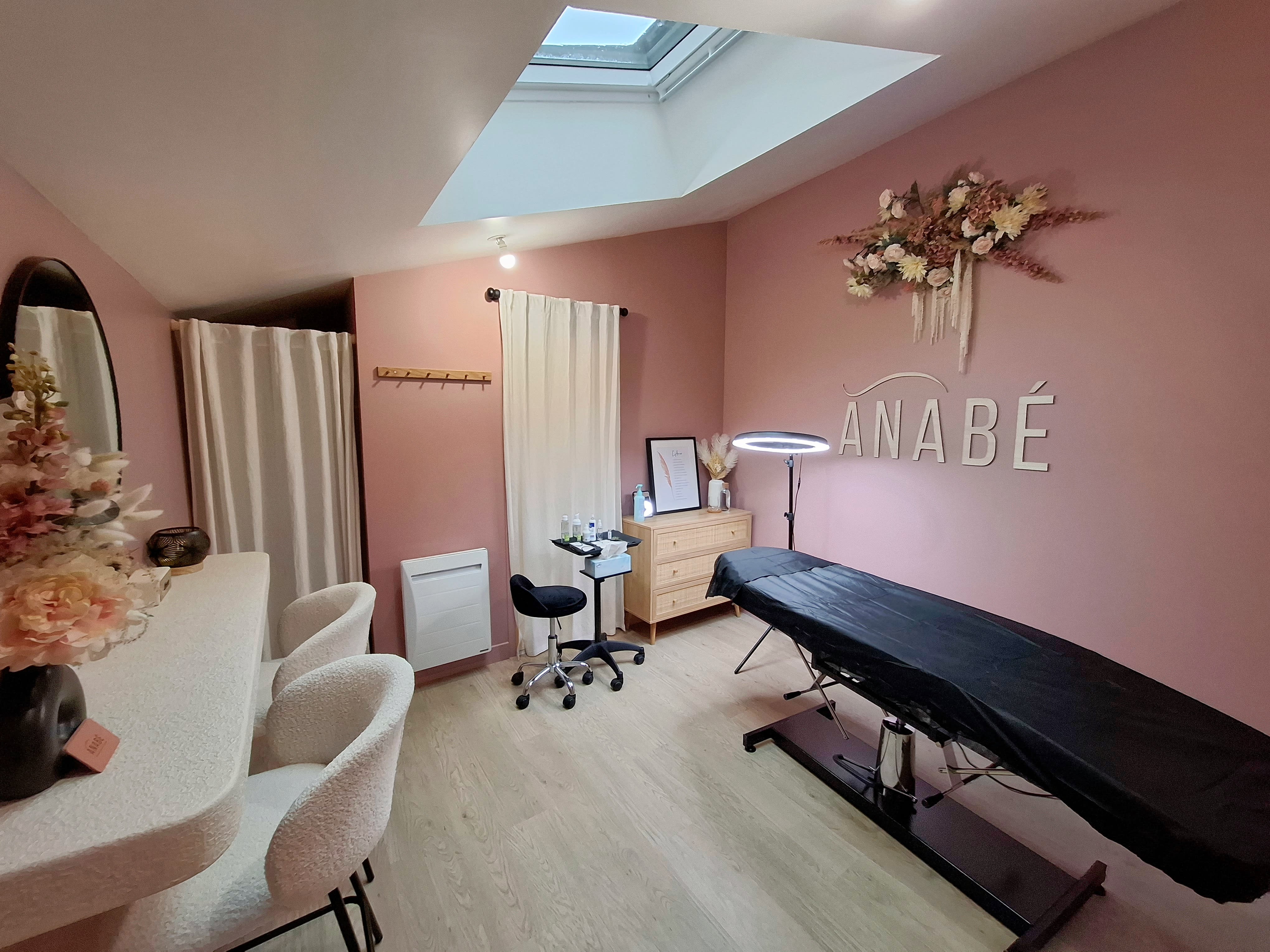 ANABÉ Spécialiste du sourcil - Sourcils & cils Rennes - OneBooking