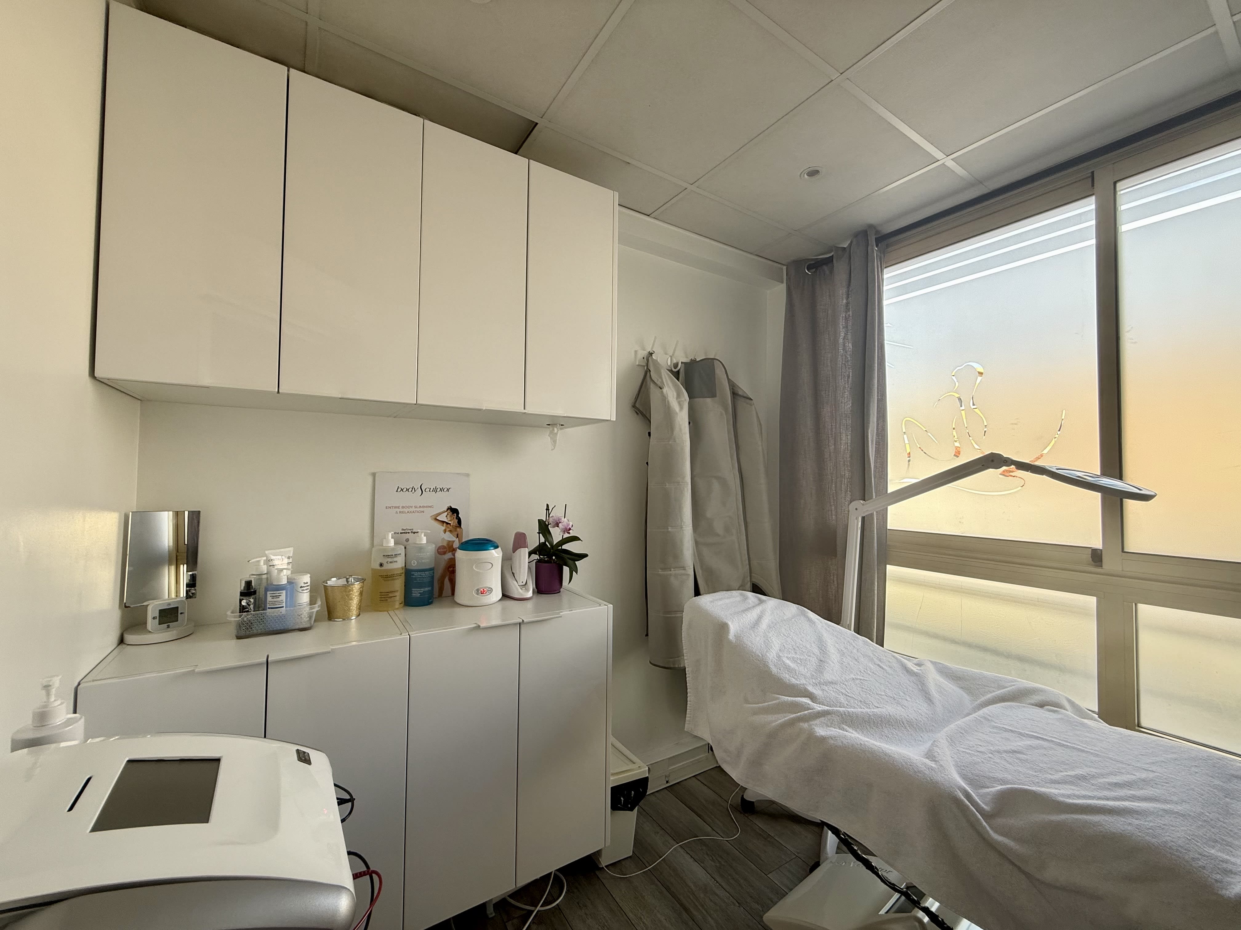 Institut Riviera | Expertise Epilation Définitive Electrolyse, Anti Age et Minceur - Institut de beauté Antibes - Institut Riviera | Expertise Epilation Définitive Electrolyse, Anti Age et Minceur - Photo Galerie - OneBooking