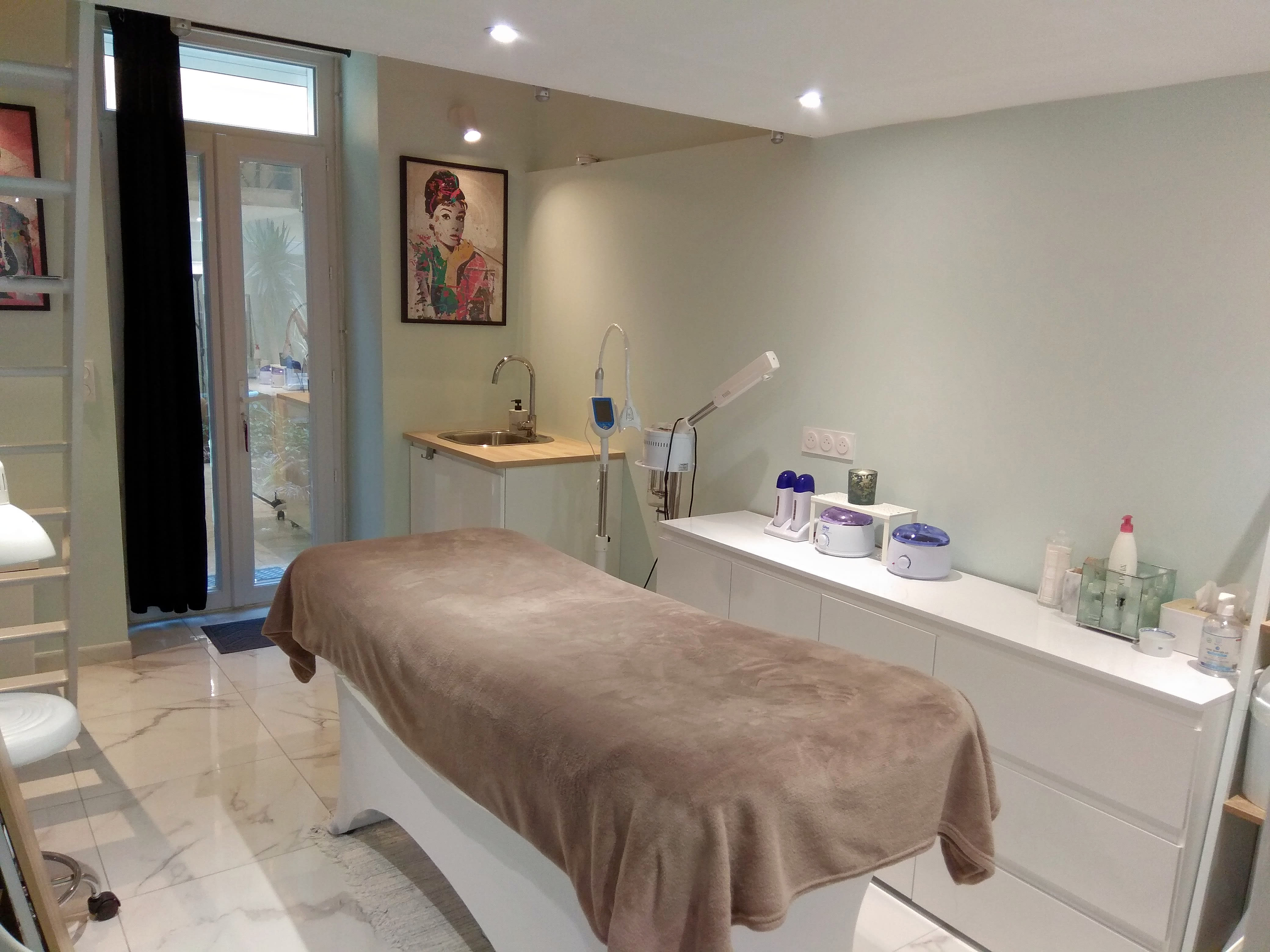 Atelier de beauté CR - Sourcils & cils Nice - Atelier de beauté CR - Photo Galerie - OneBooking