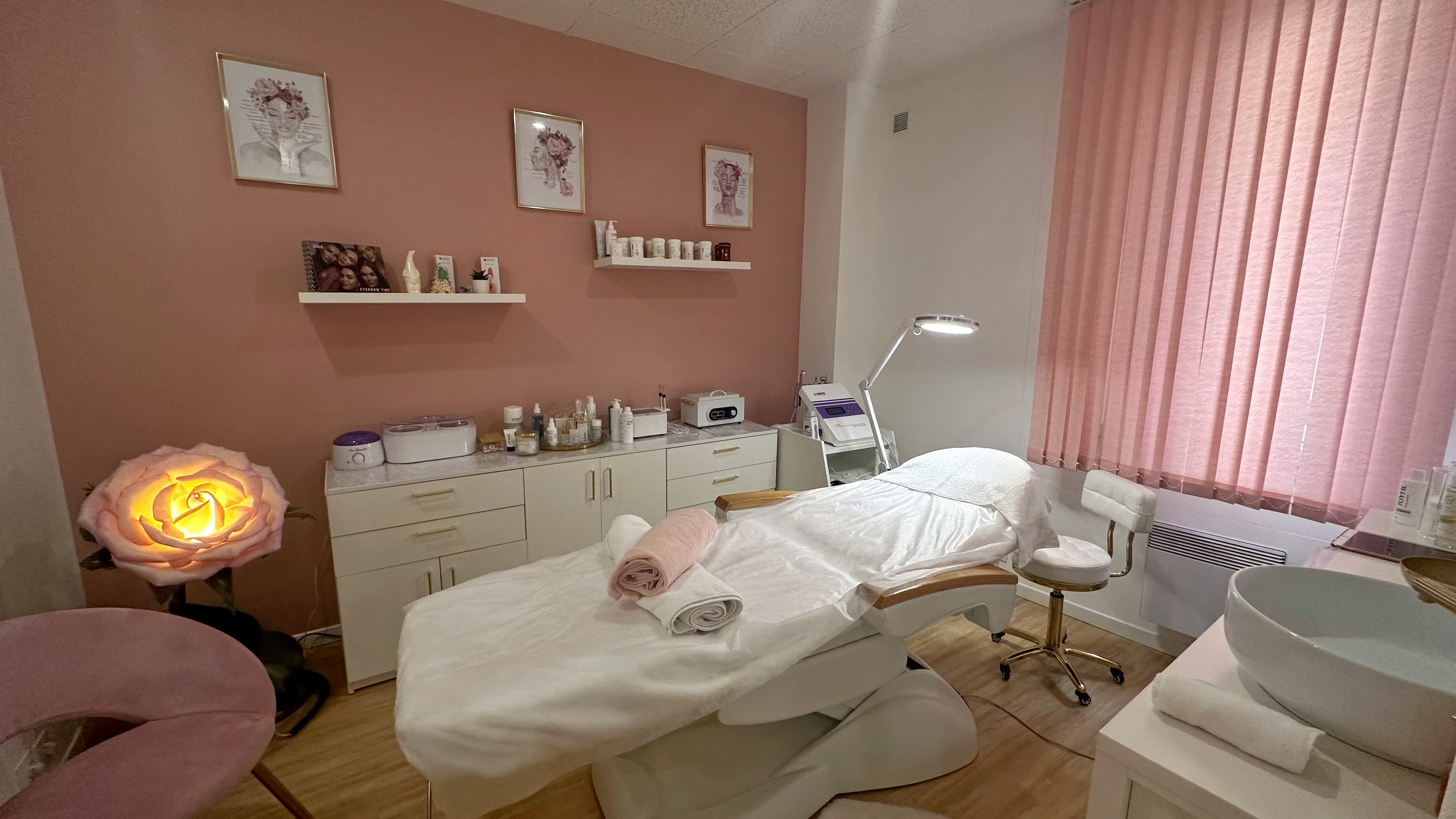 Atelier de beauté N&V - Sourcils & cils Nice - Atelier de beauté N&V - Photo Galerie - OneBooking