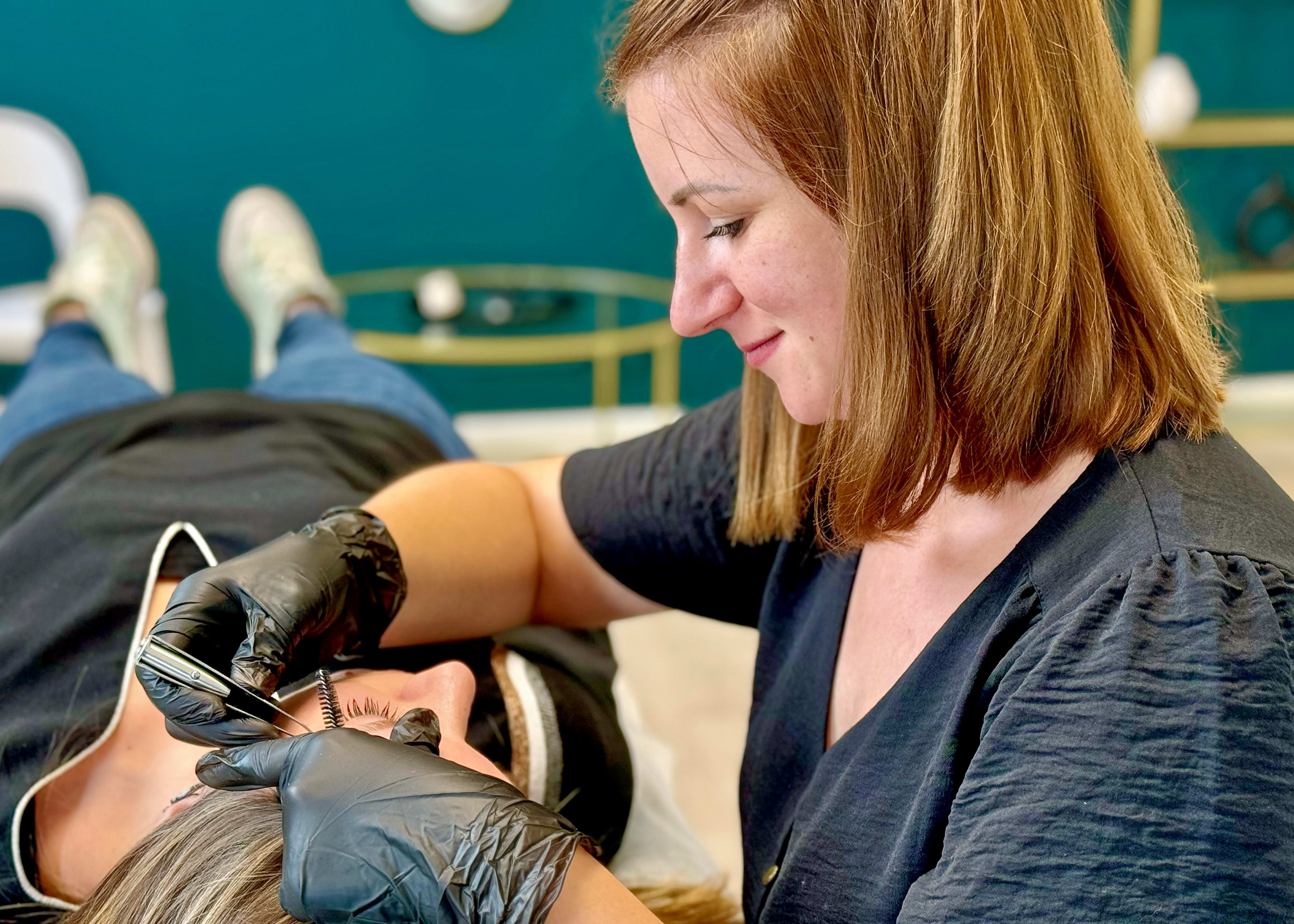 Virginie D - Sourcils & cils Le Mans - OneBooking