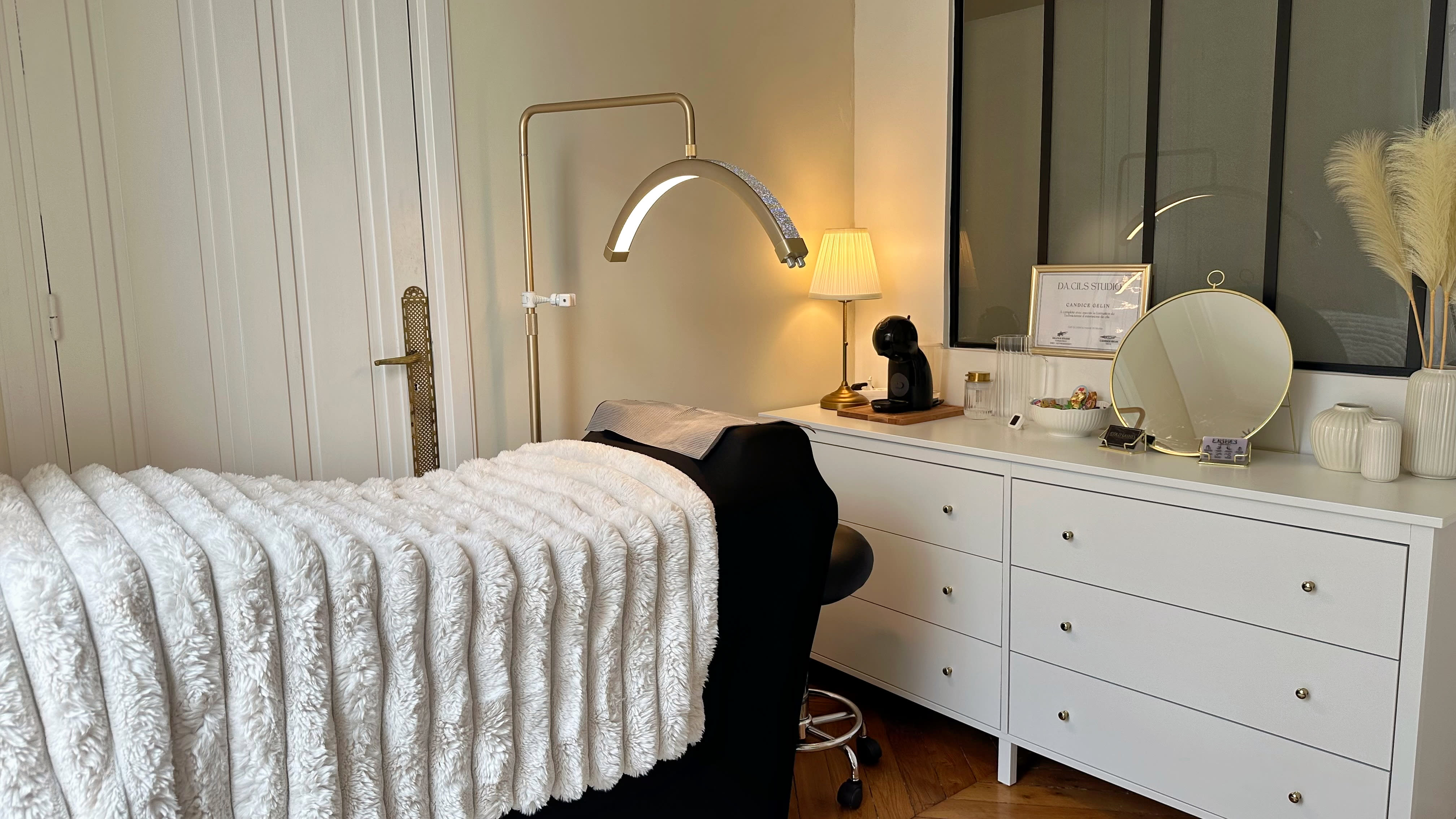 Gold Lashes - Institut de beauté Lyon - OneBooking