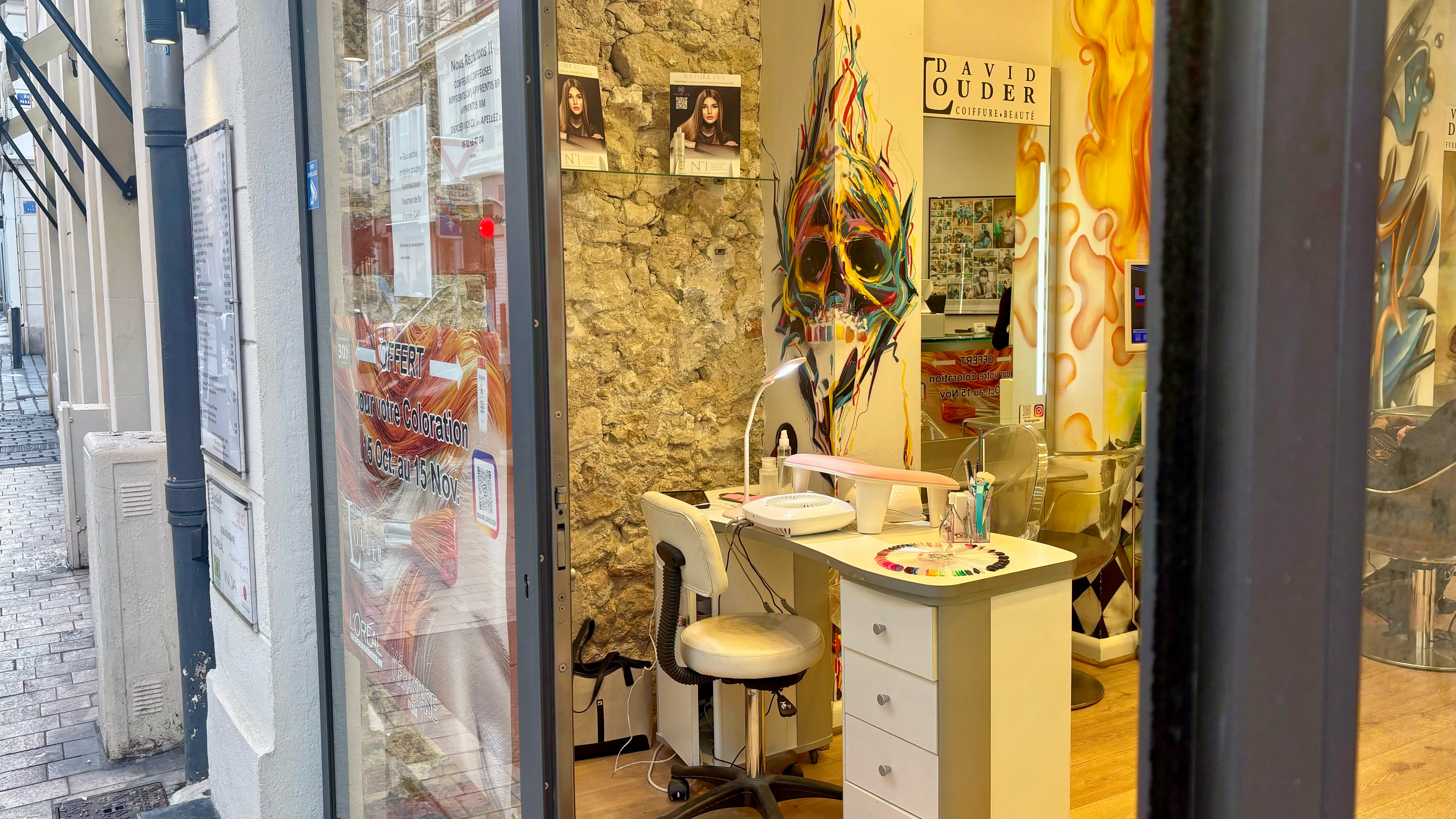 Manon Dallas chez DAVID LOUDER - Onglerie Marseille - OneBooking