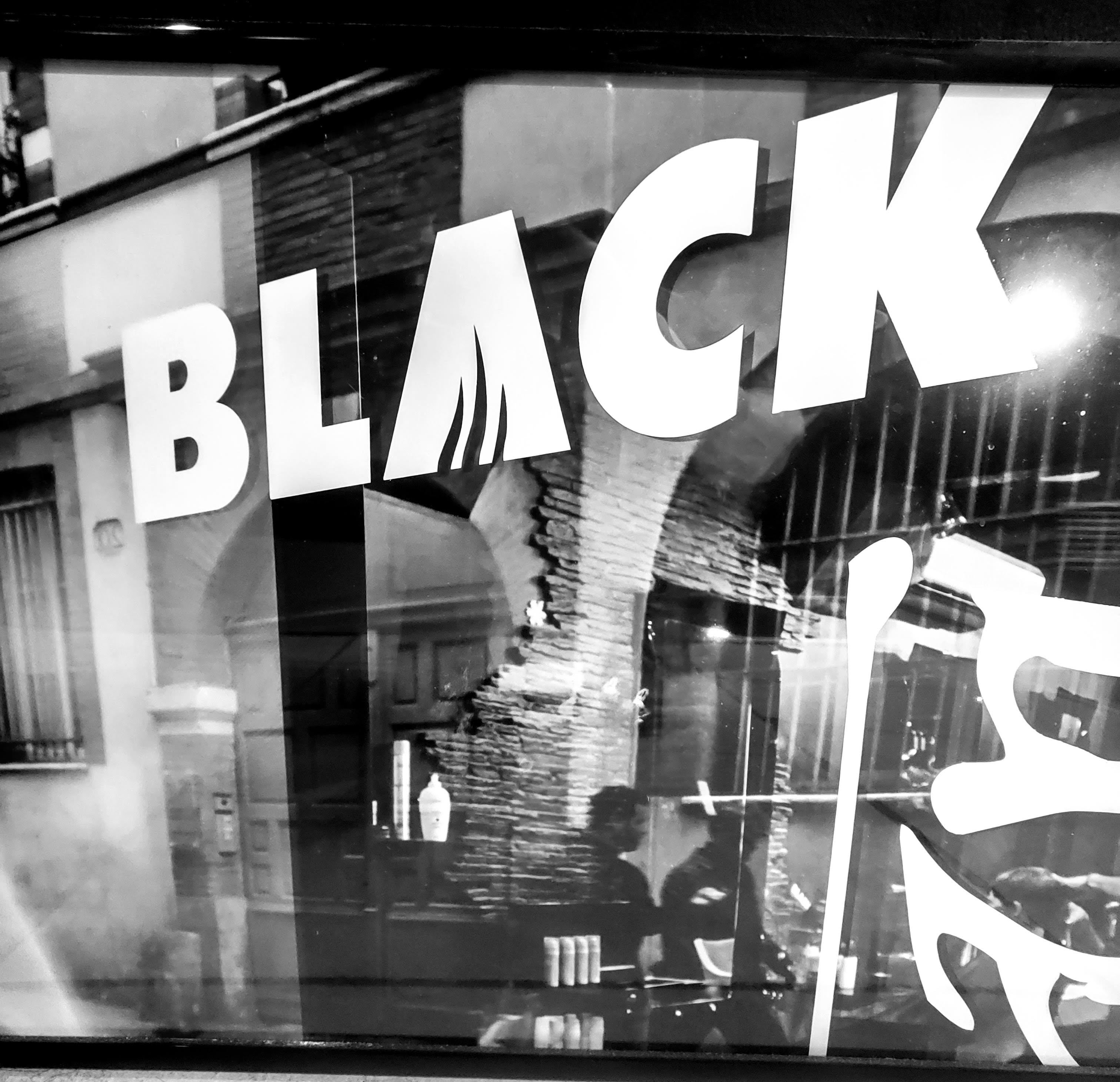 Salon Black