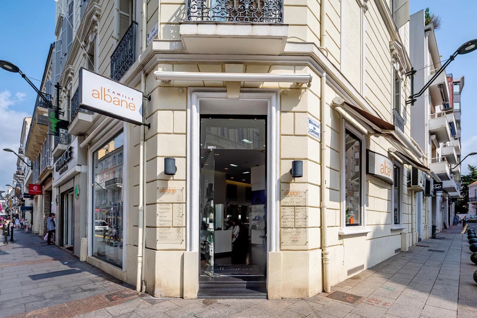 Camille Albane - Cannes - Coiffure Cannes - Photo de couverture - OneBooking
