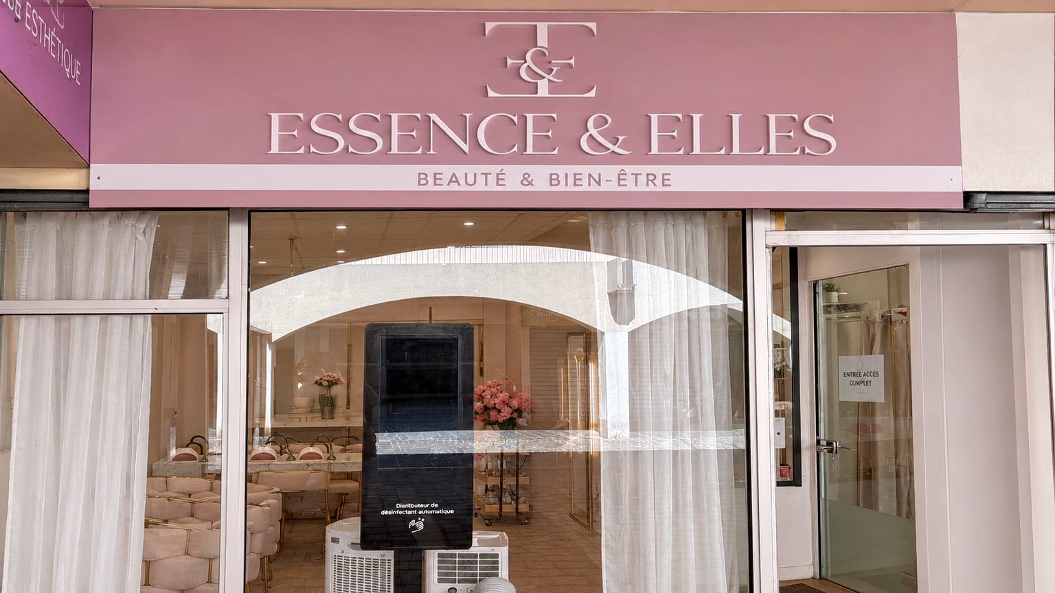 Essence & Elles