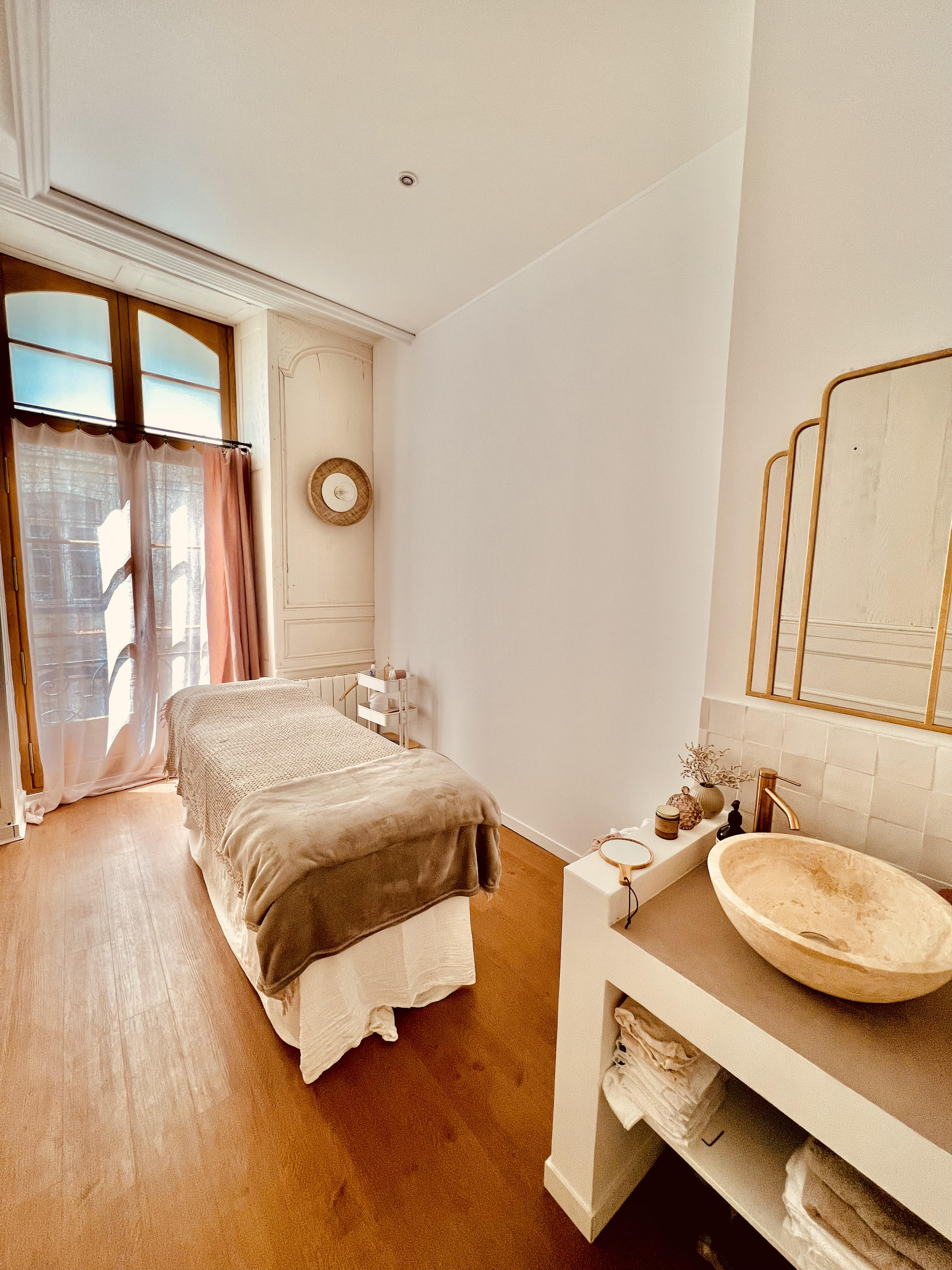 Maison Deux Mai - Drainage Reneta , facialiste, remodelage, Renata França, soin lifting, hydrojelly - Institut de beauté Rennes - OneBooking