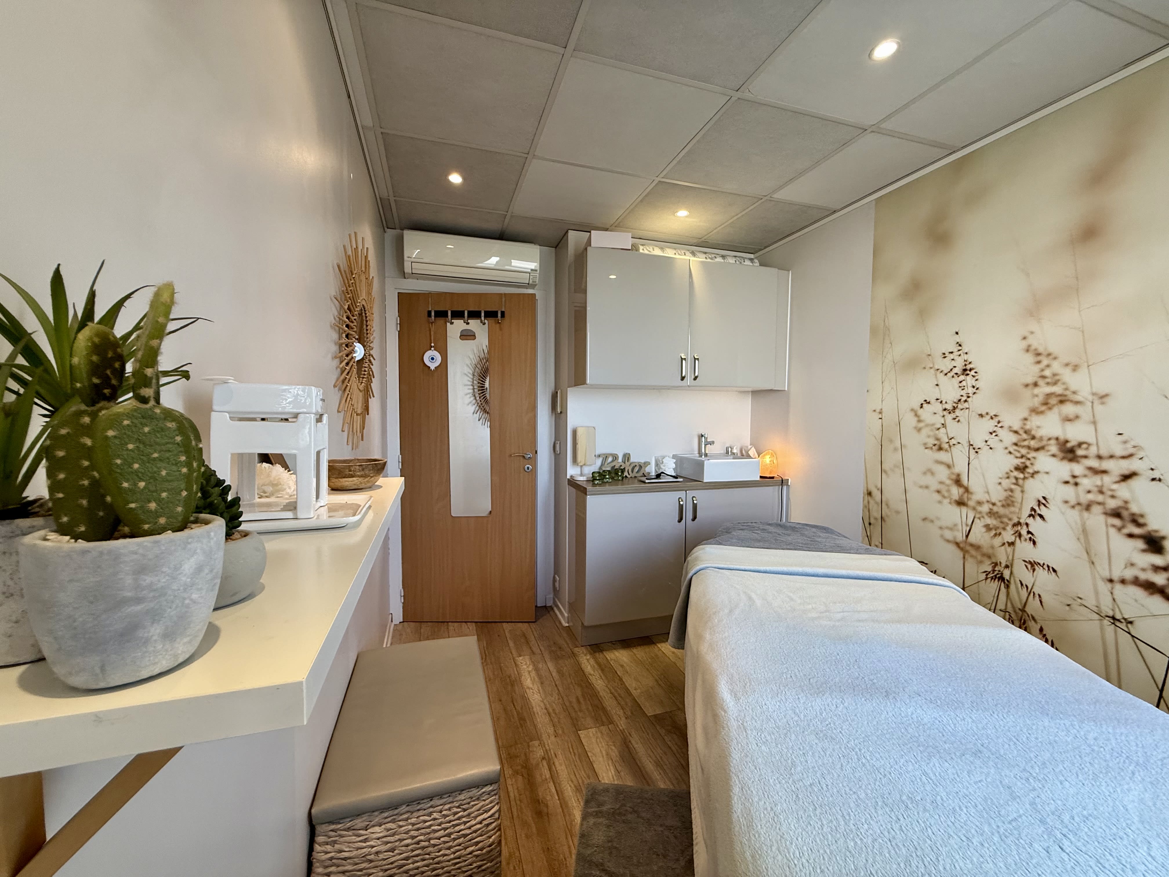 Institut Riviera | Expertise Epilation Définitive Electrolyse, Anti Age et Minceur - Institut de beauté Antibes - Photo de couverture - OneBooking