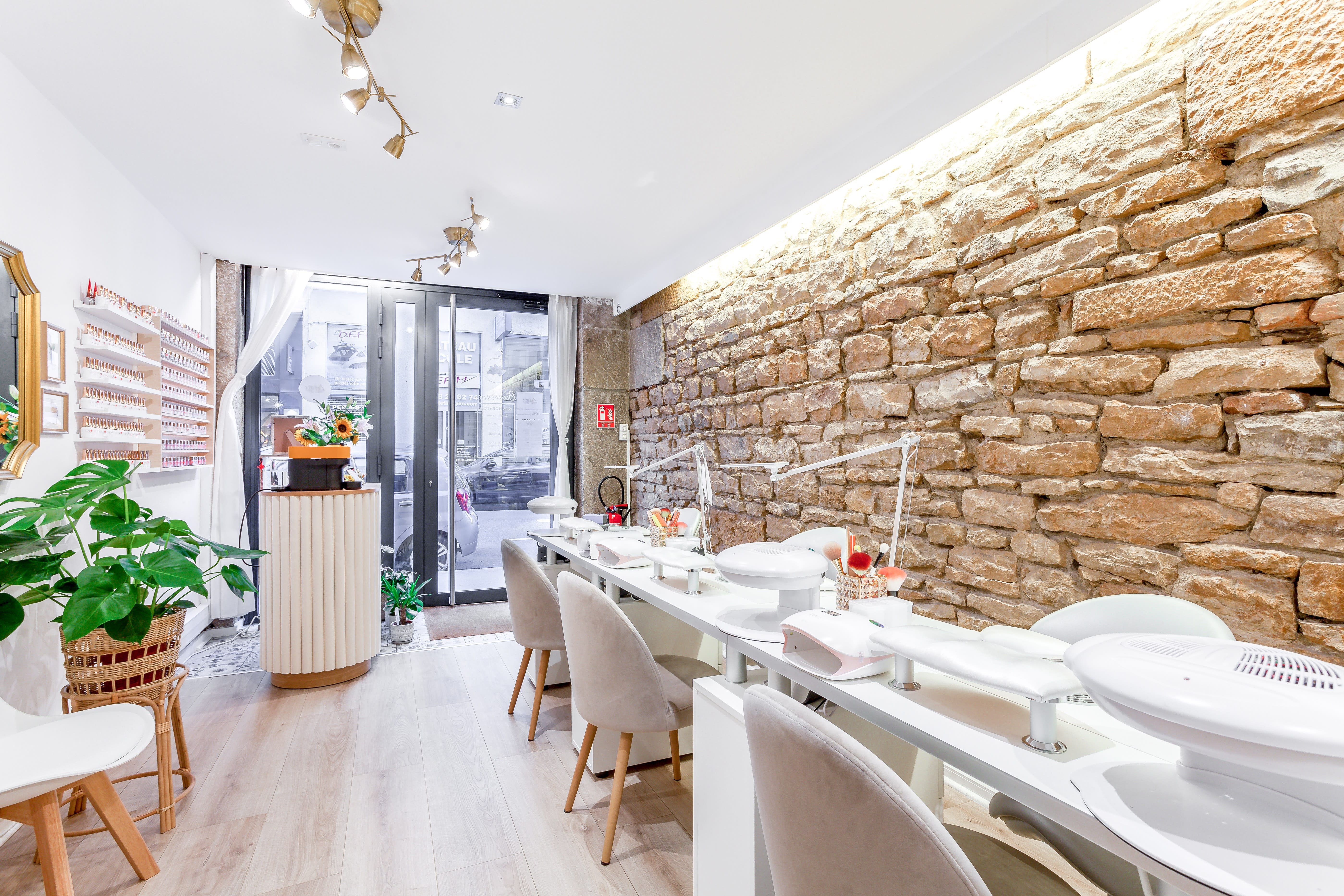 Zenosa Nails Art - Onglerie Lyon - OneBooking