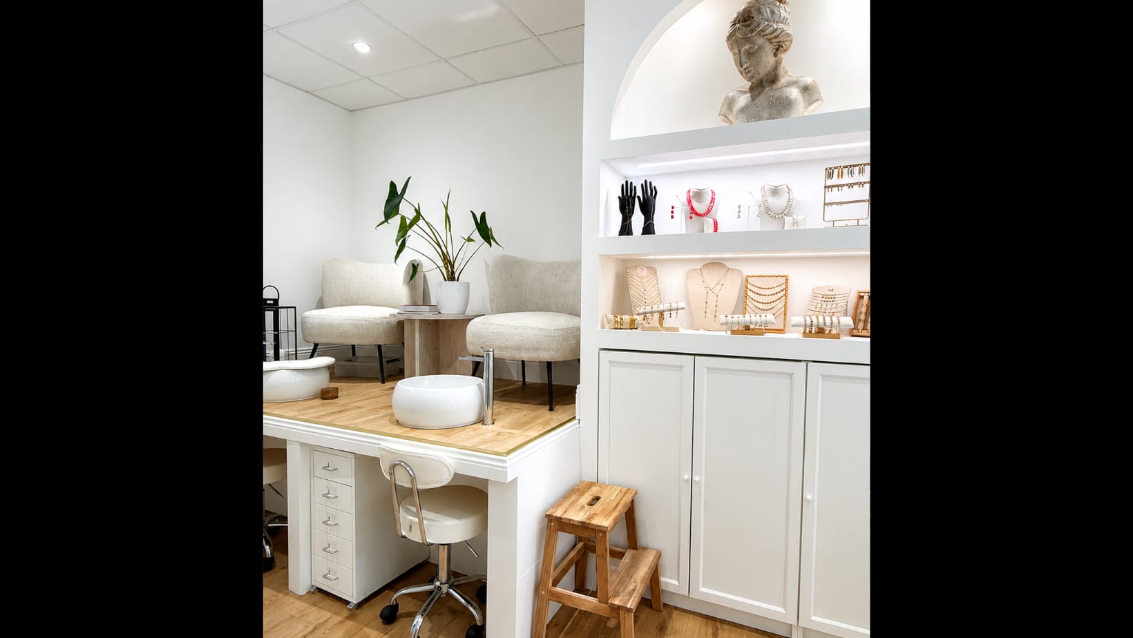 ADORE YOUR NAILS - Onglerie Strasbourg - OneBooking