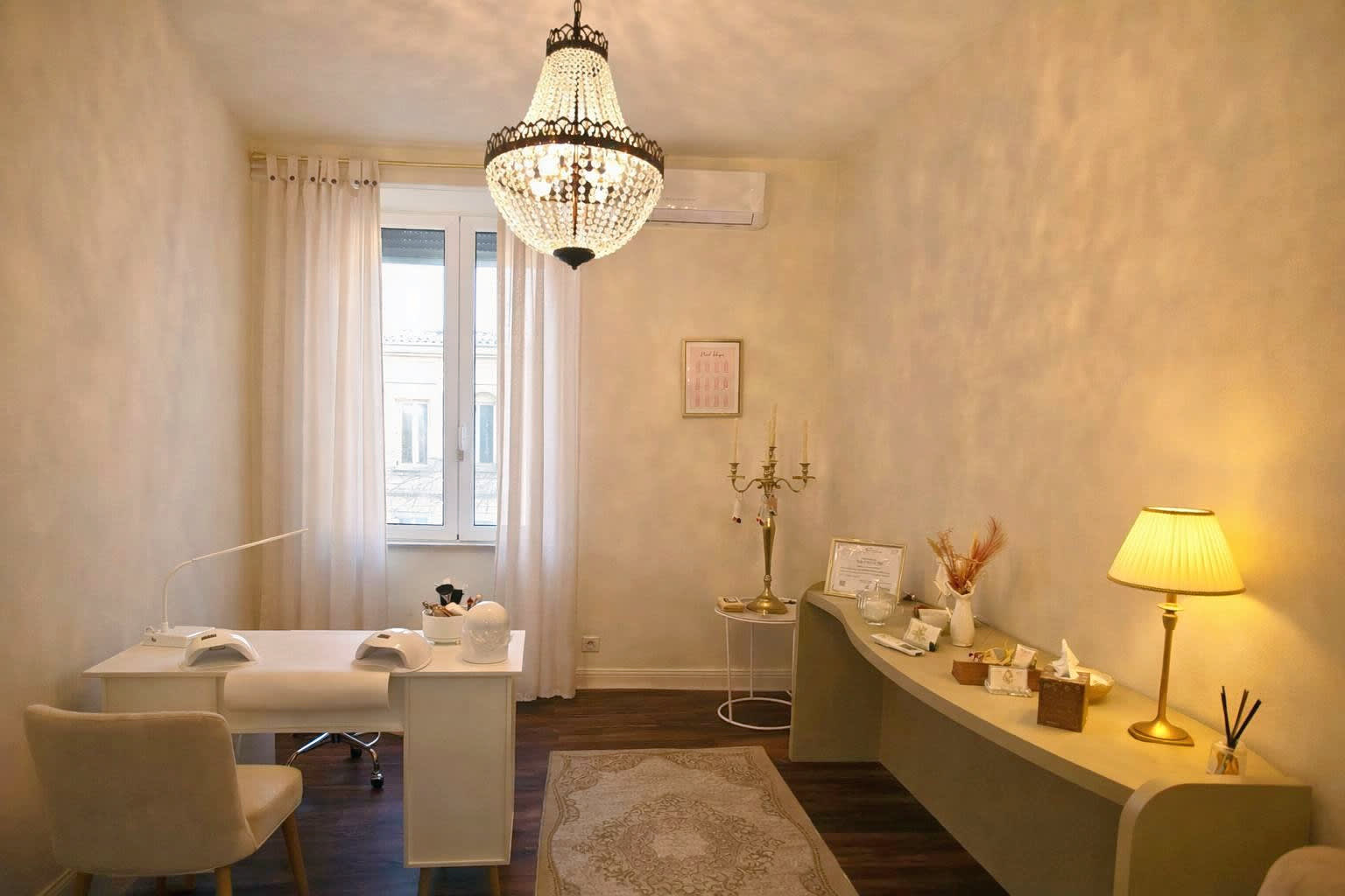 Le Salon 99 - Onglerie Bordeaux - OneBooking