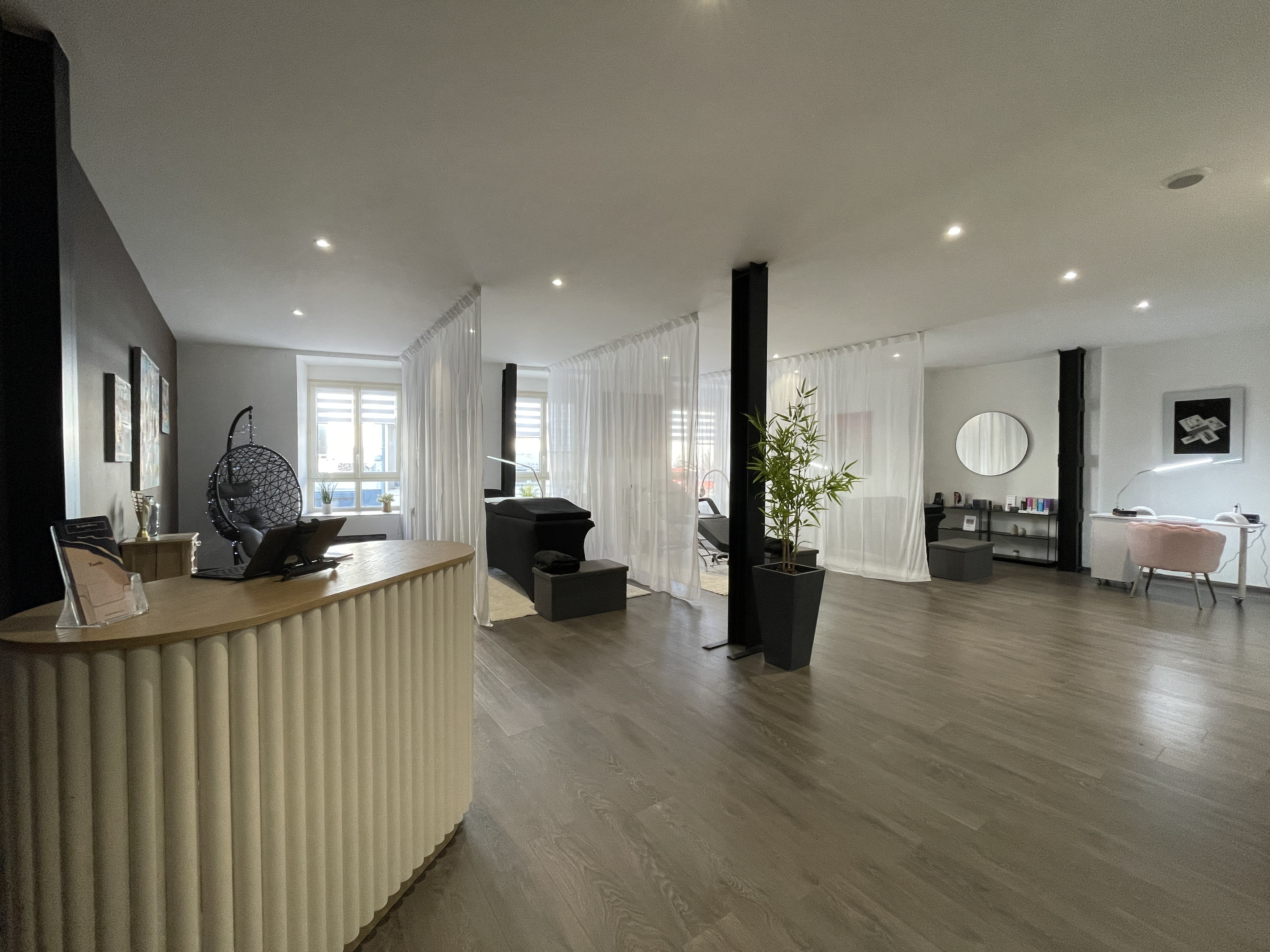 Resplendissez - Onglerie Le Mans - OneBooking