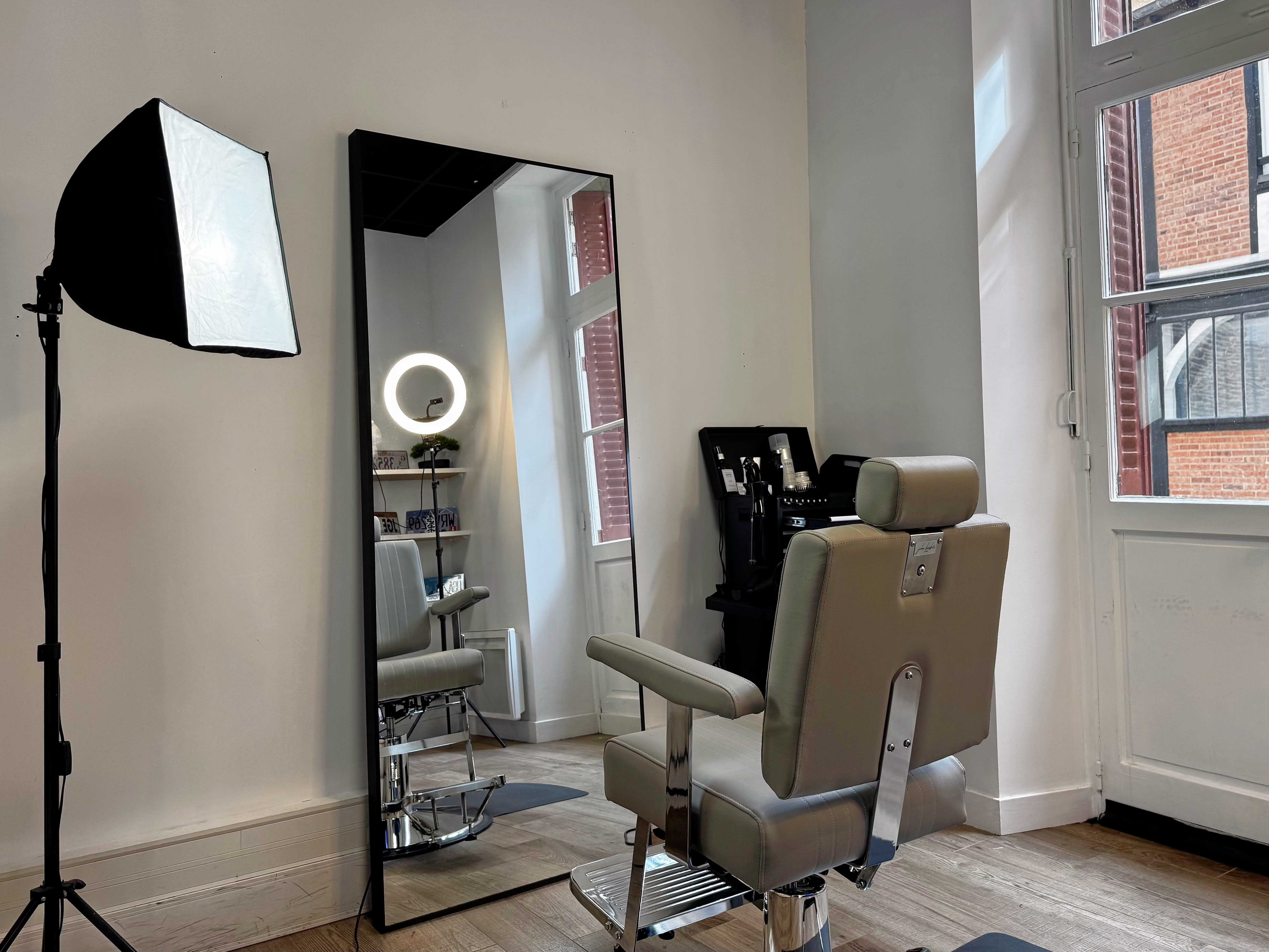 Louis Mandallaz ( Chez HomeStudio ) - Coiffure Rennes - OneBooking