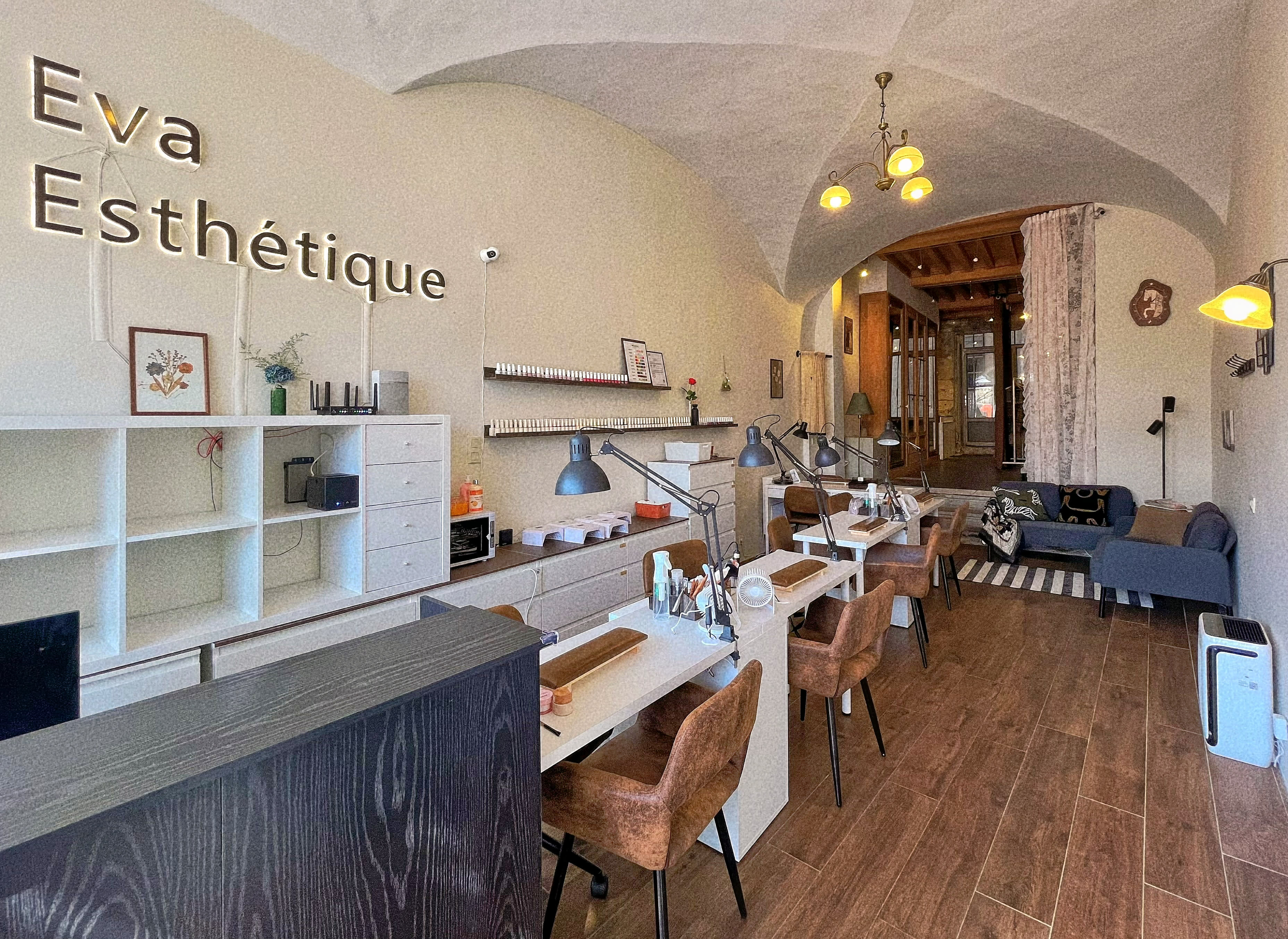 Eva Esthétique - Onglerie Lyon - OneBooking