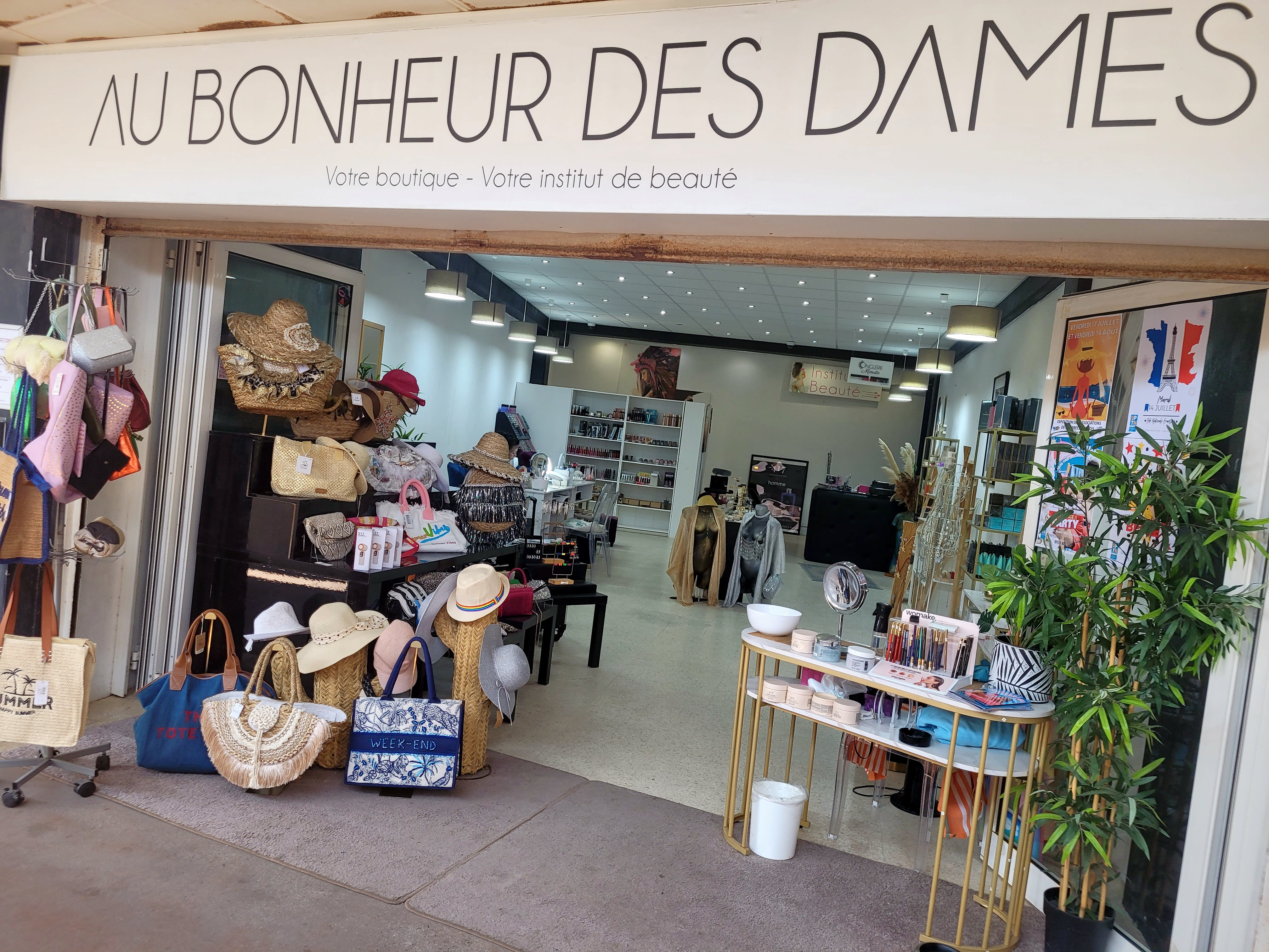 AU BONHEUR DES DAMES - VILLAGE NATURISTE