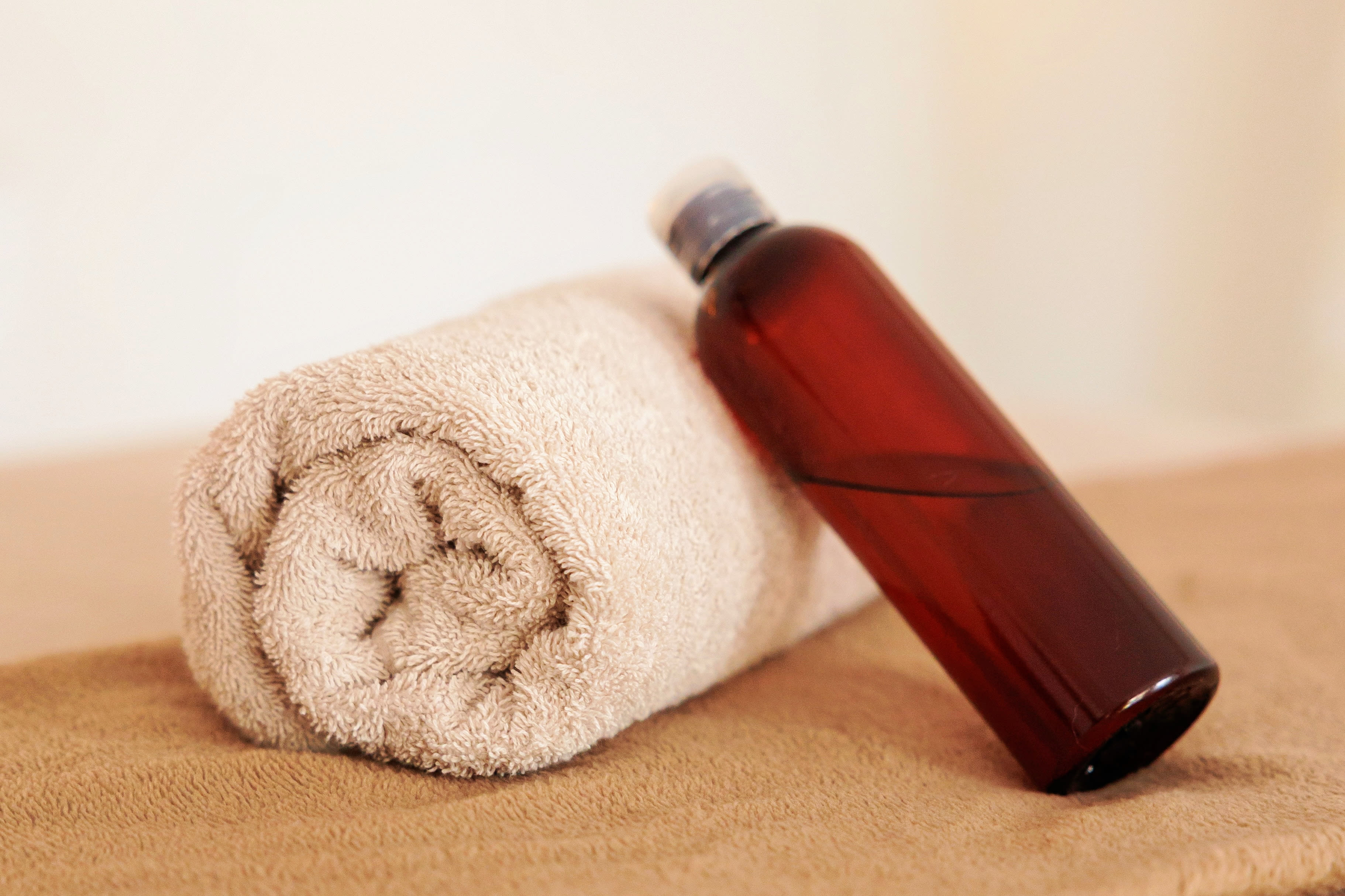 Pauline Holistic Massage - Sourcils & cils Nice - Pauline Holistic Massage - Photo Galerie - OneBooking