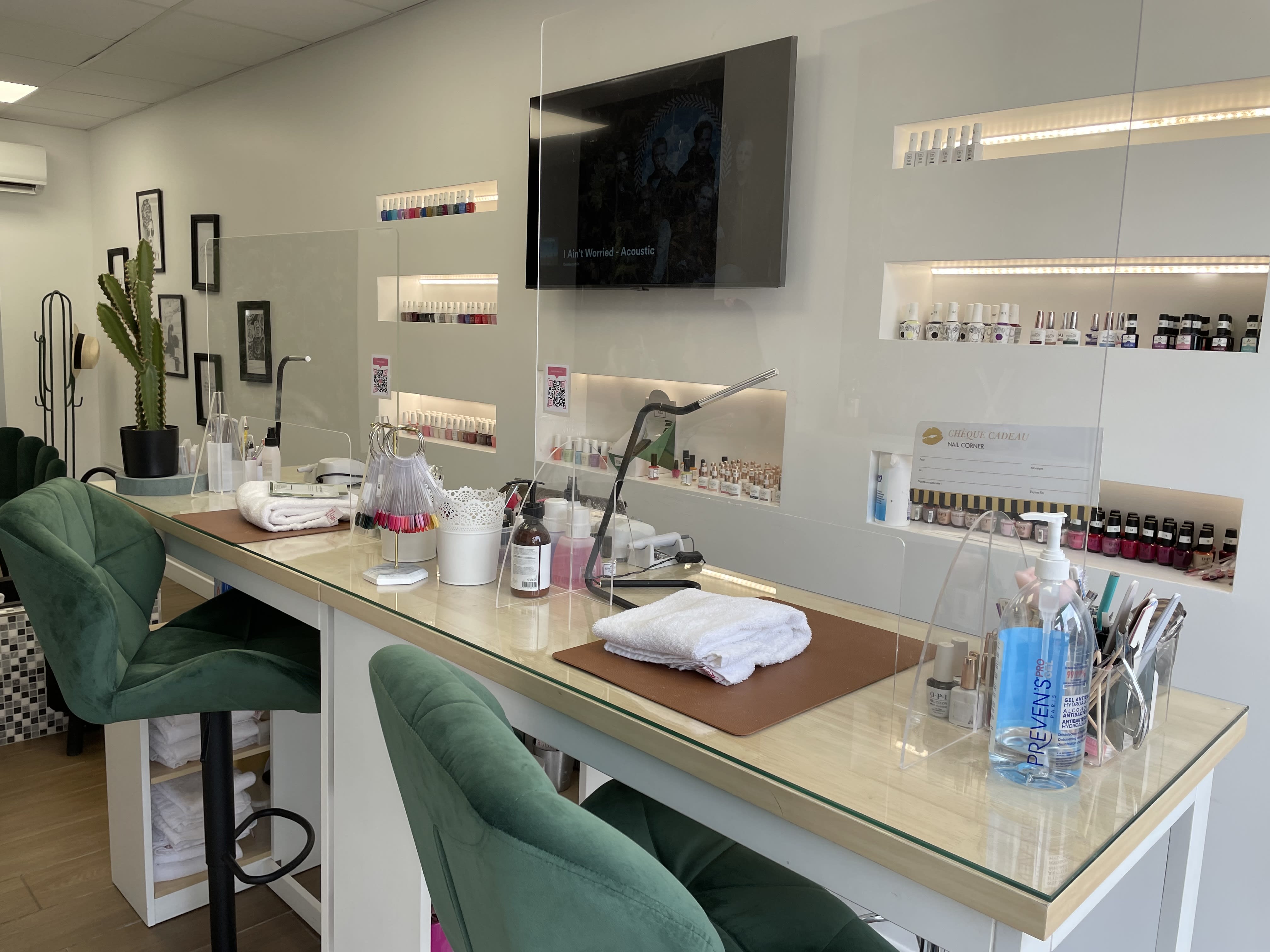 Nail Corner