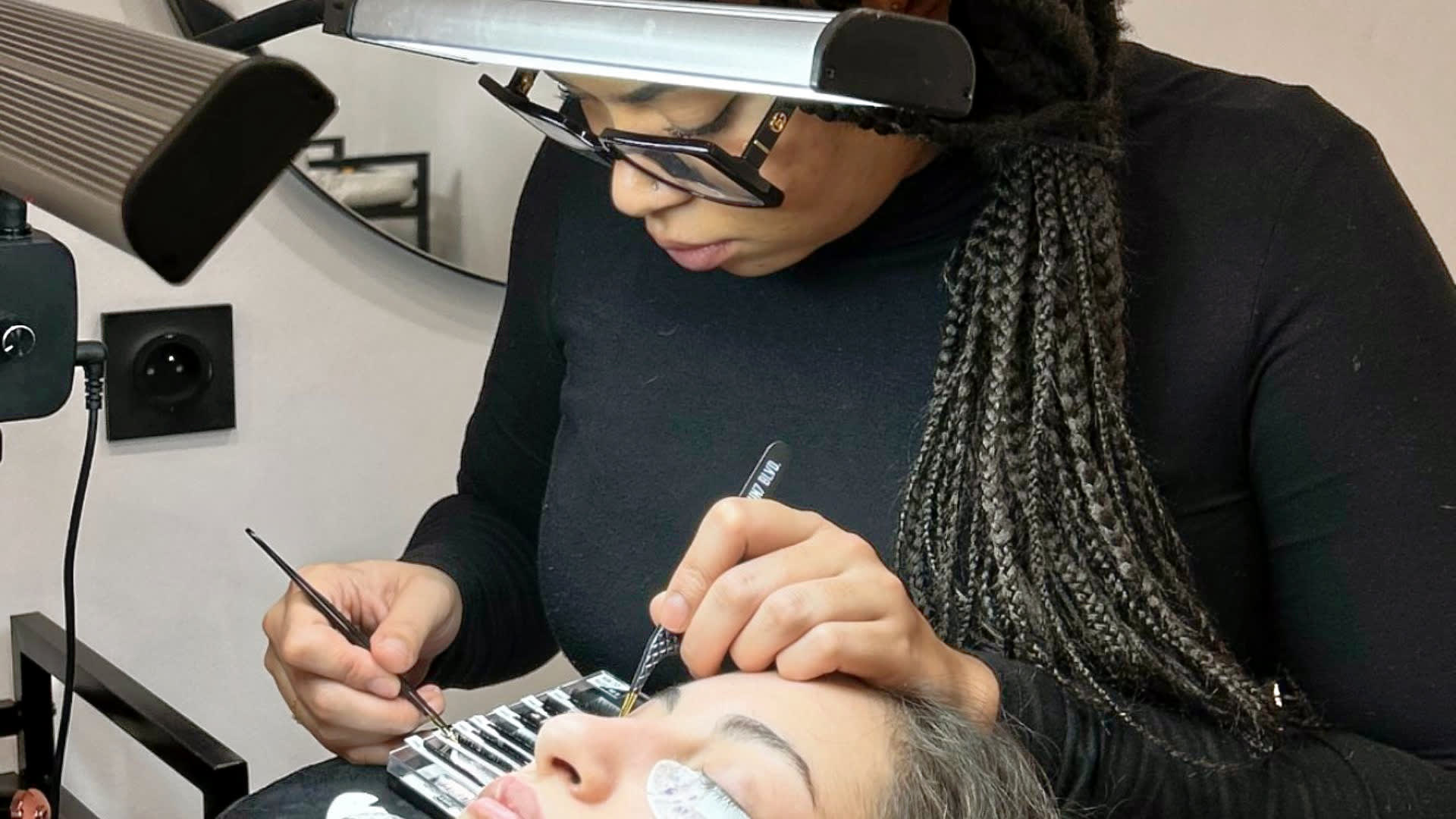 Coralie : Fairy Lashes - Institut de beauté Lyon  - OneBooking