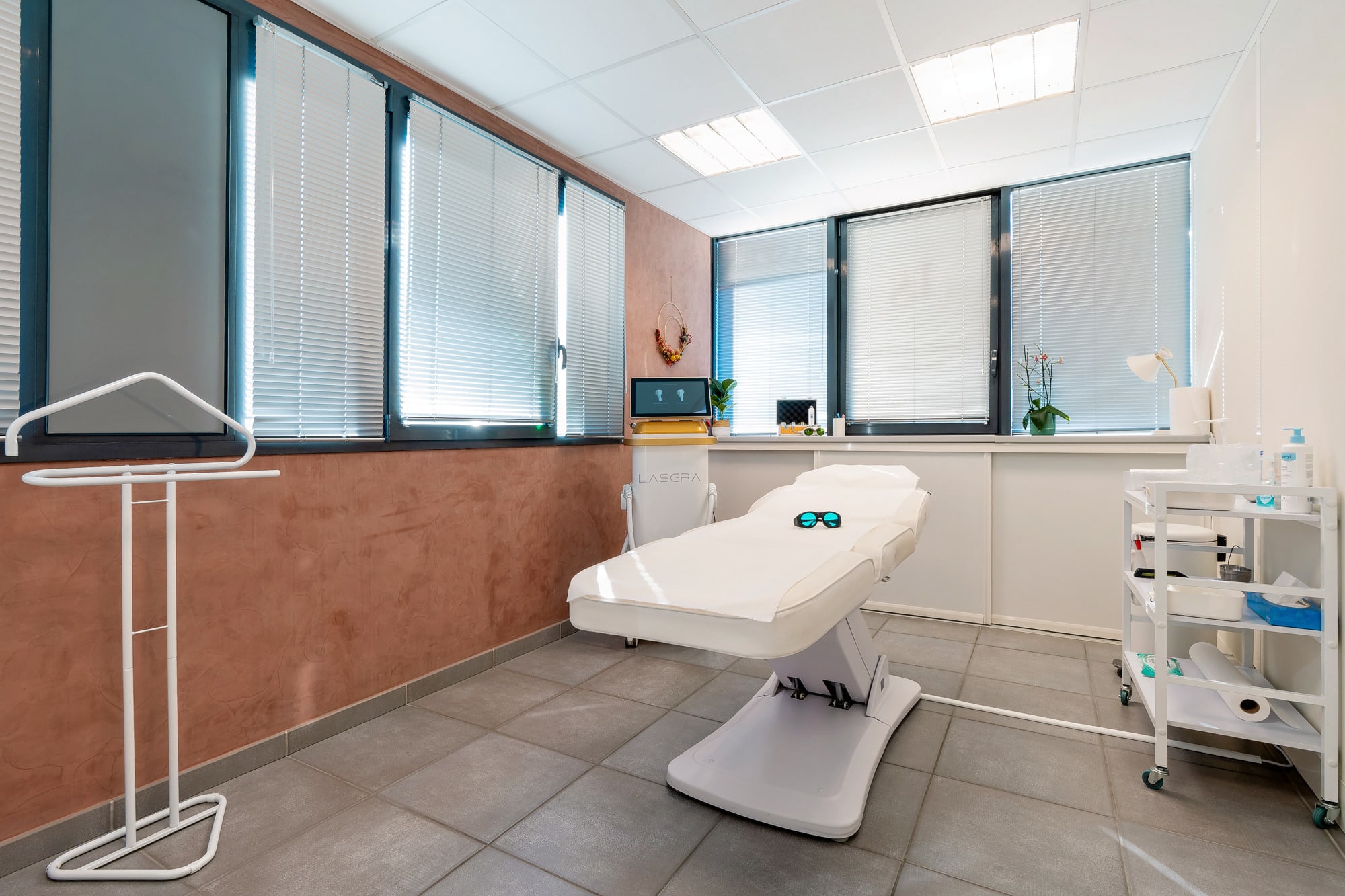 Lasera Épilation Laser & Électrolyse - Institut de beauté Béziers - Lasera Épilation Laser & Électrolyse - Photo Galerie - OneBooking