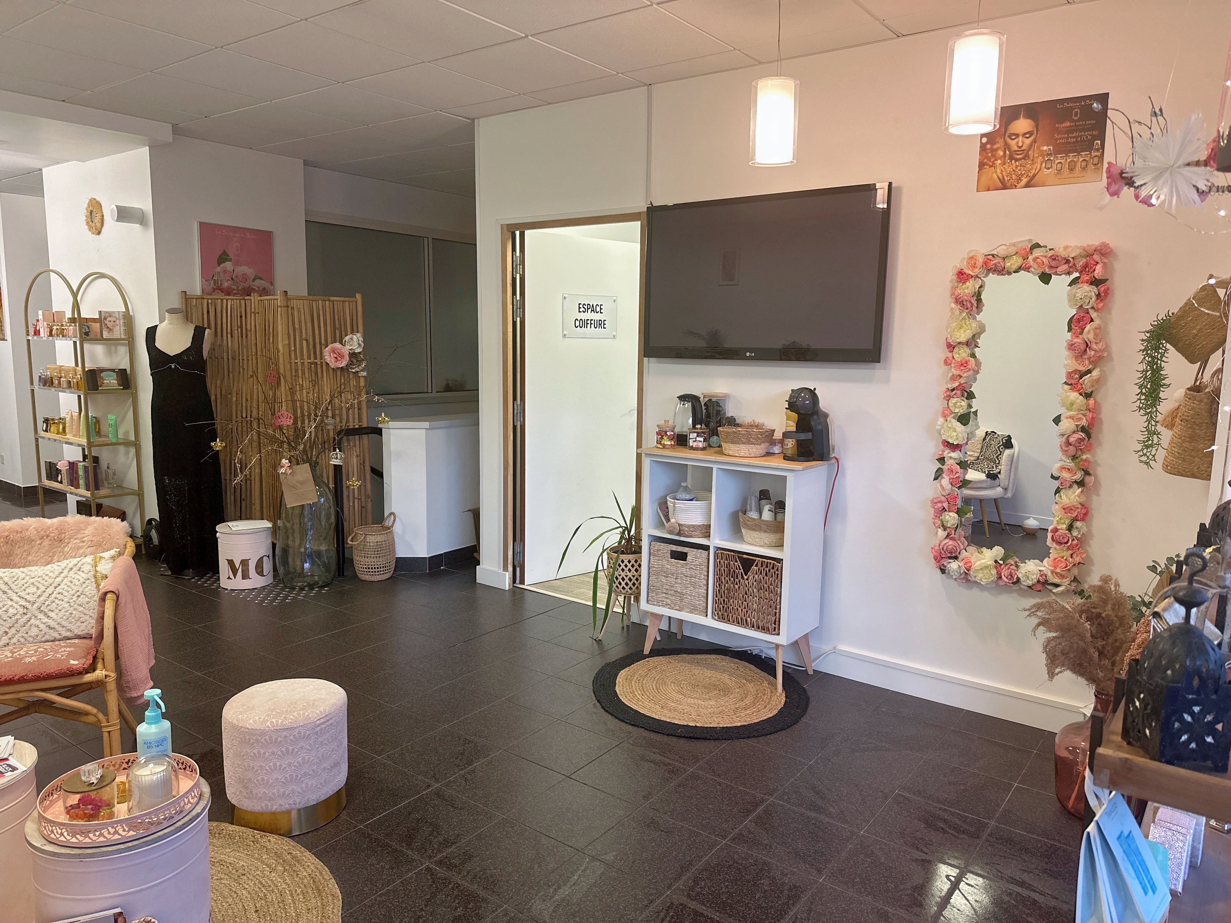 MC Beauty Lounge - Institut de beauté Cannes - MC Beauty Lounge - Photo Galerie - OneBooking