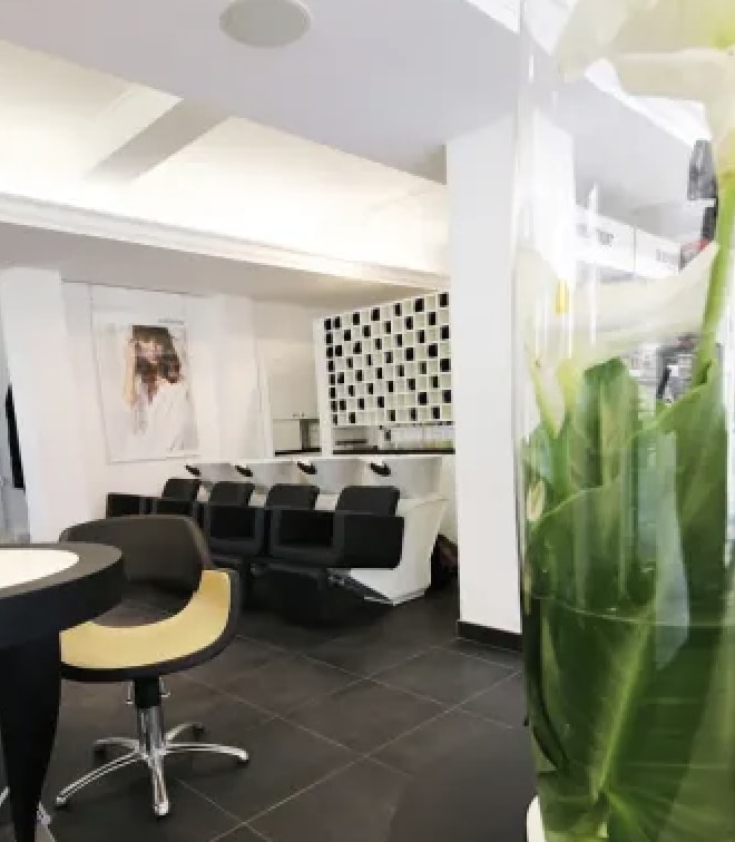 Salon de Beauté - Emmanuel Touzé - Onglerie Caen - OneBooking