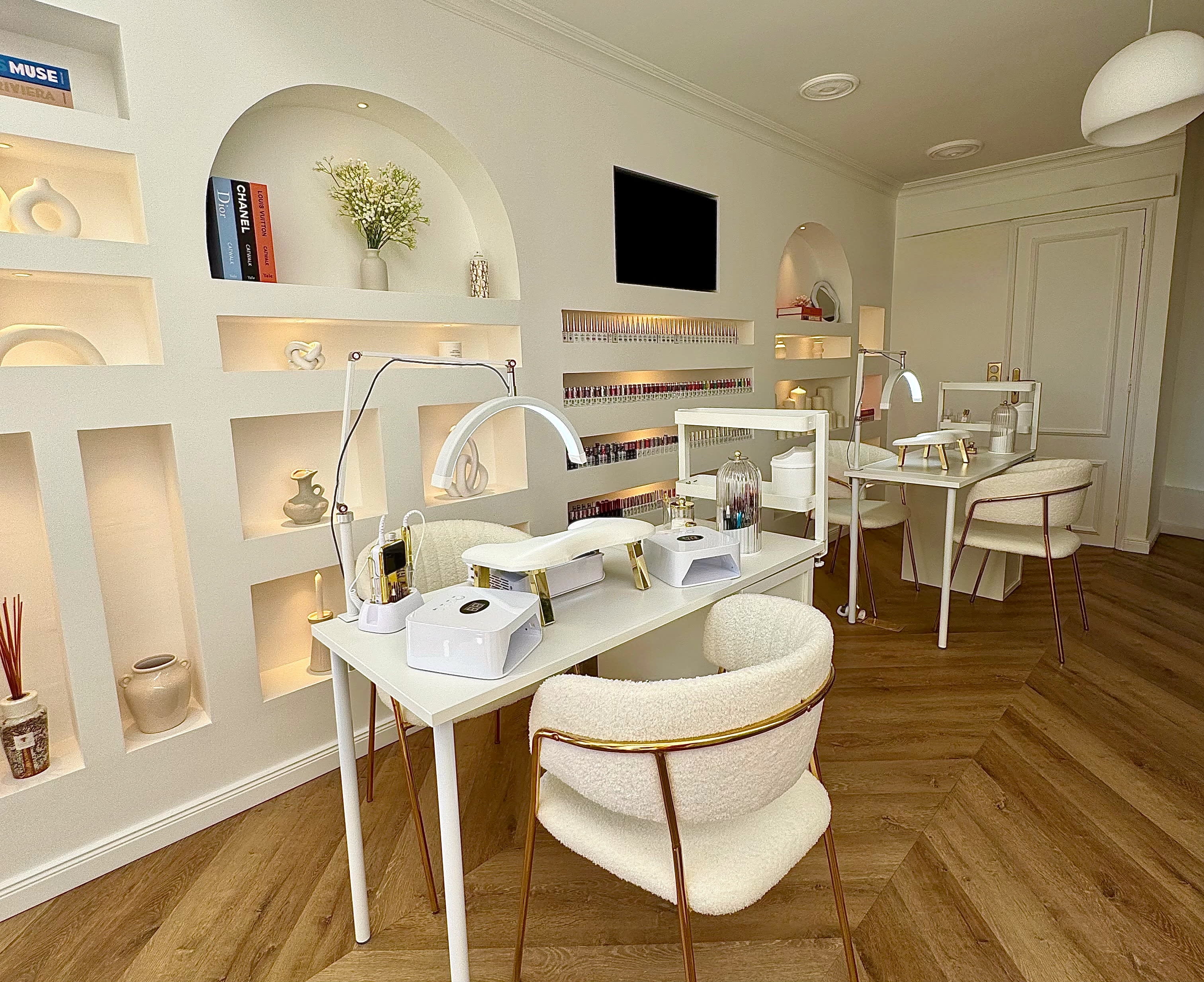 MAISON HENRI | MAISON DE BEAUTÉ FRANÇAISE - Sourcils & cils Nice - MAISON HENRI | MAISON DE BEAUTÉ FRANÇAISE - Photo Galerie - OneBooking
