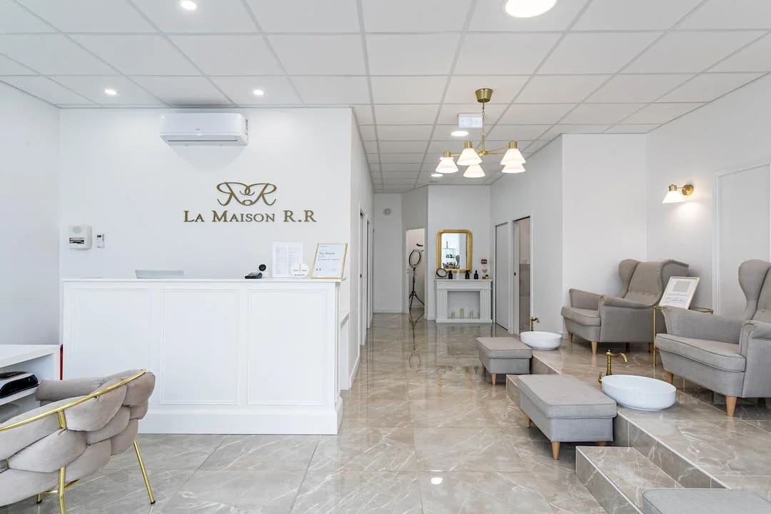 LA MAISON R.R