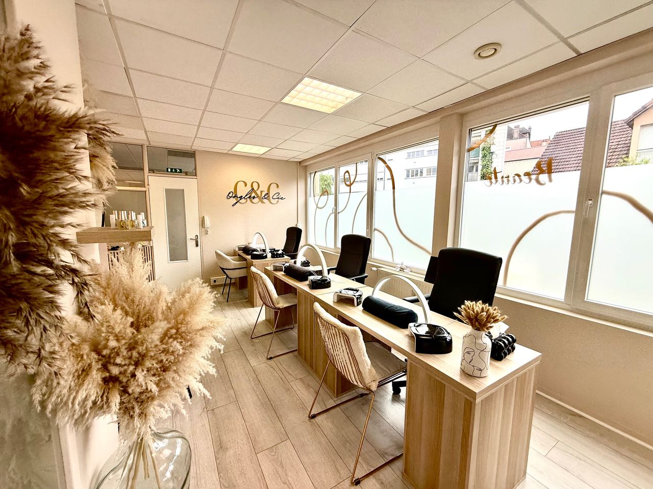C&C Ongles &Cie - Onglerie Besançon - OneBooking