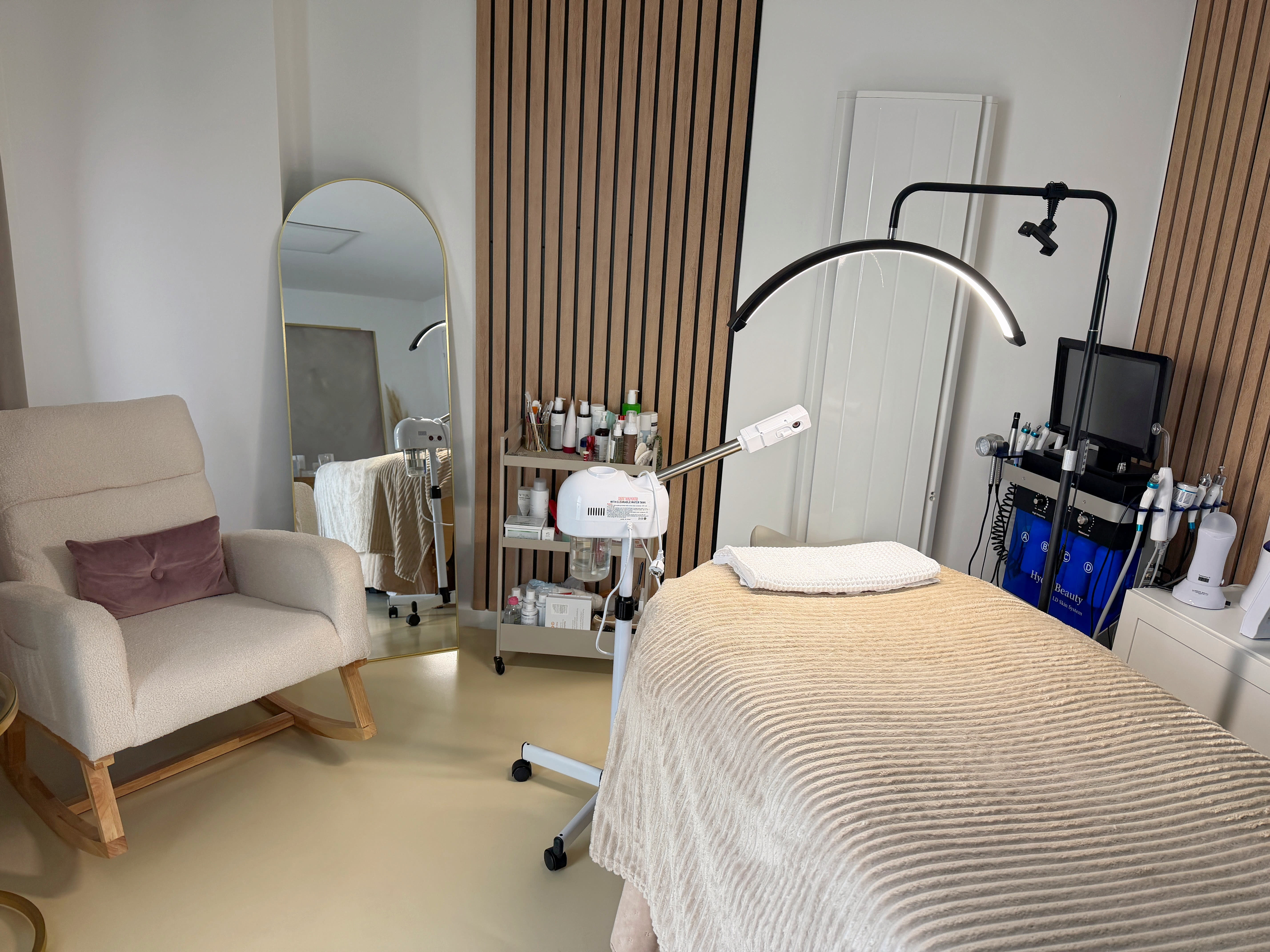 Radiance Skin - Sourcils & cils Tours - OneBooking
