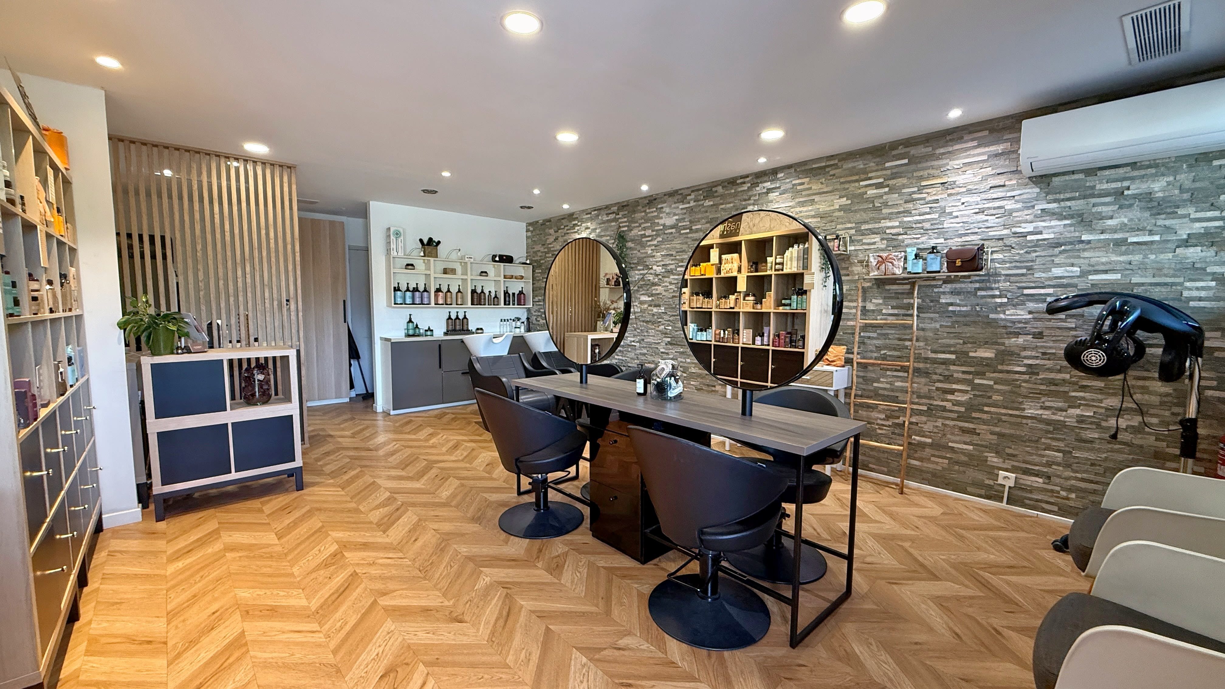 Le Fauteuil By Shirley - Coiffure Mougins - Le Fauteuil By Shirley - Photo Galerie - OneBooking
