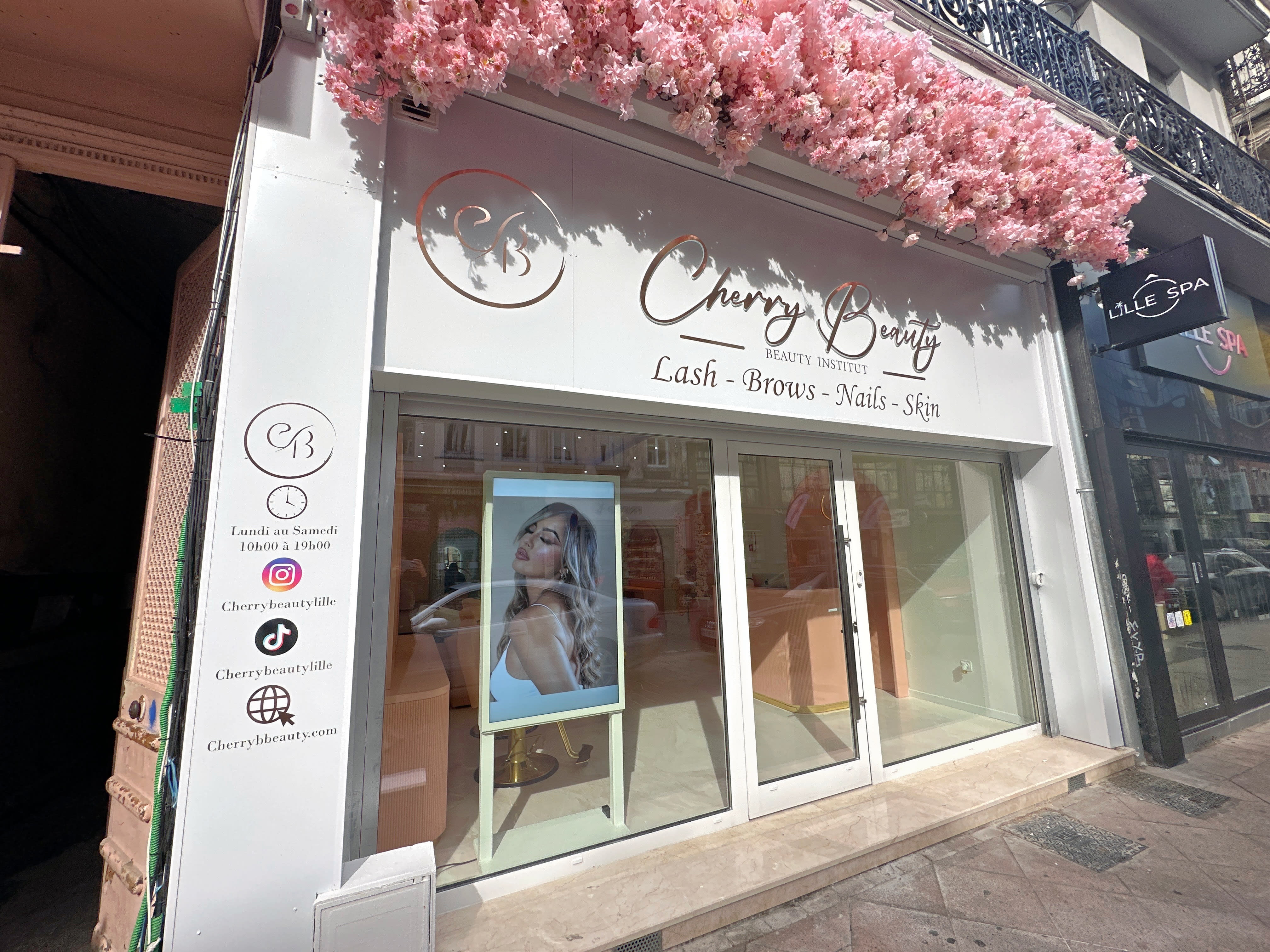 Cherry Beauty - Onglerie Lille - OneBooking