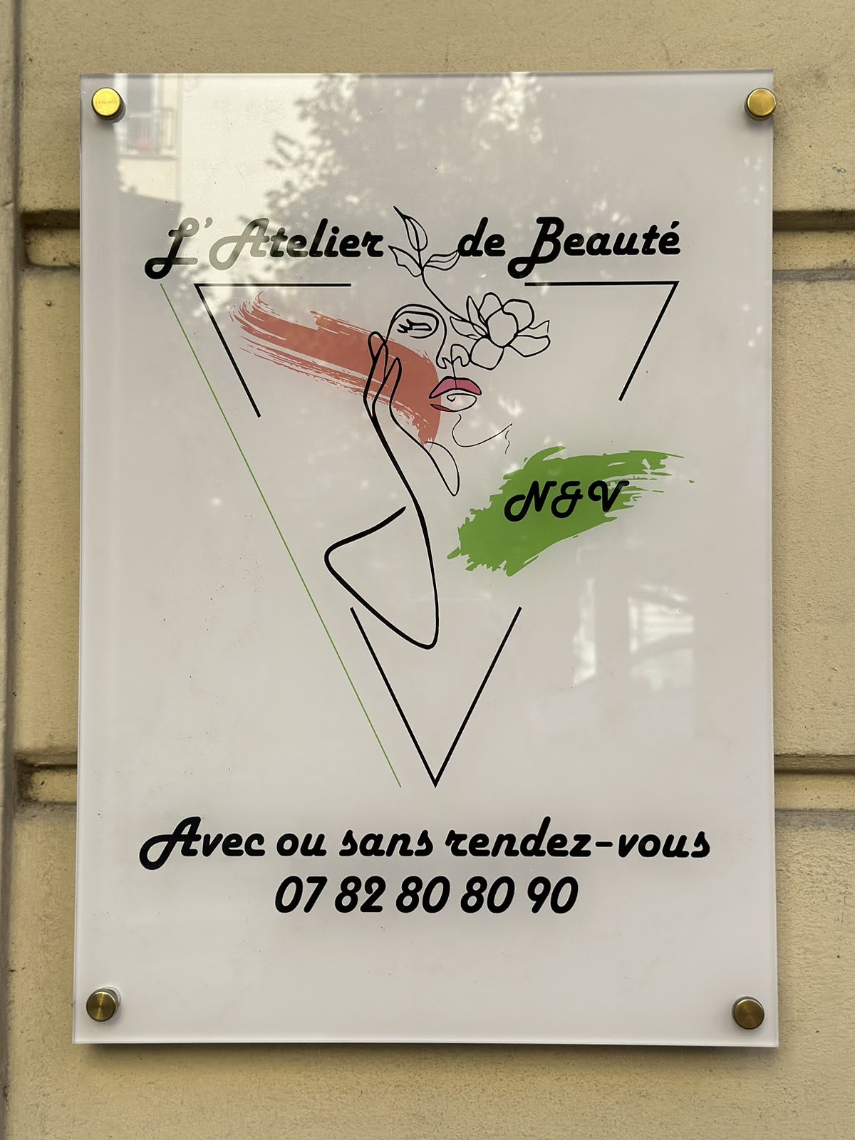 Atelier de beauté N&V - Sourcils & cils Nice - Atelier de beauté N&V - Photo Galerie - OneBooking