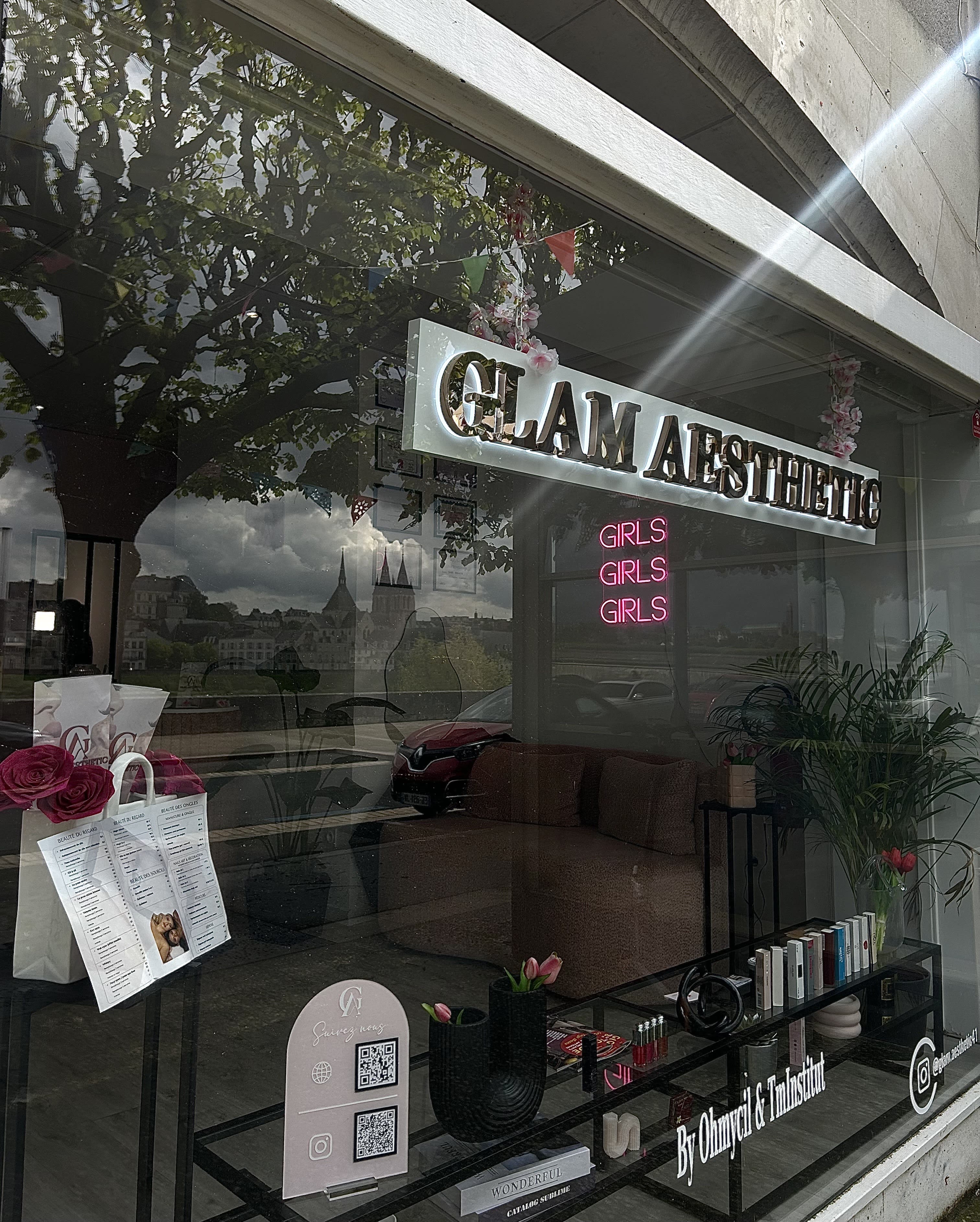 GLAM AESTHETIC
