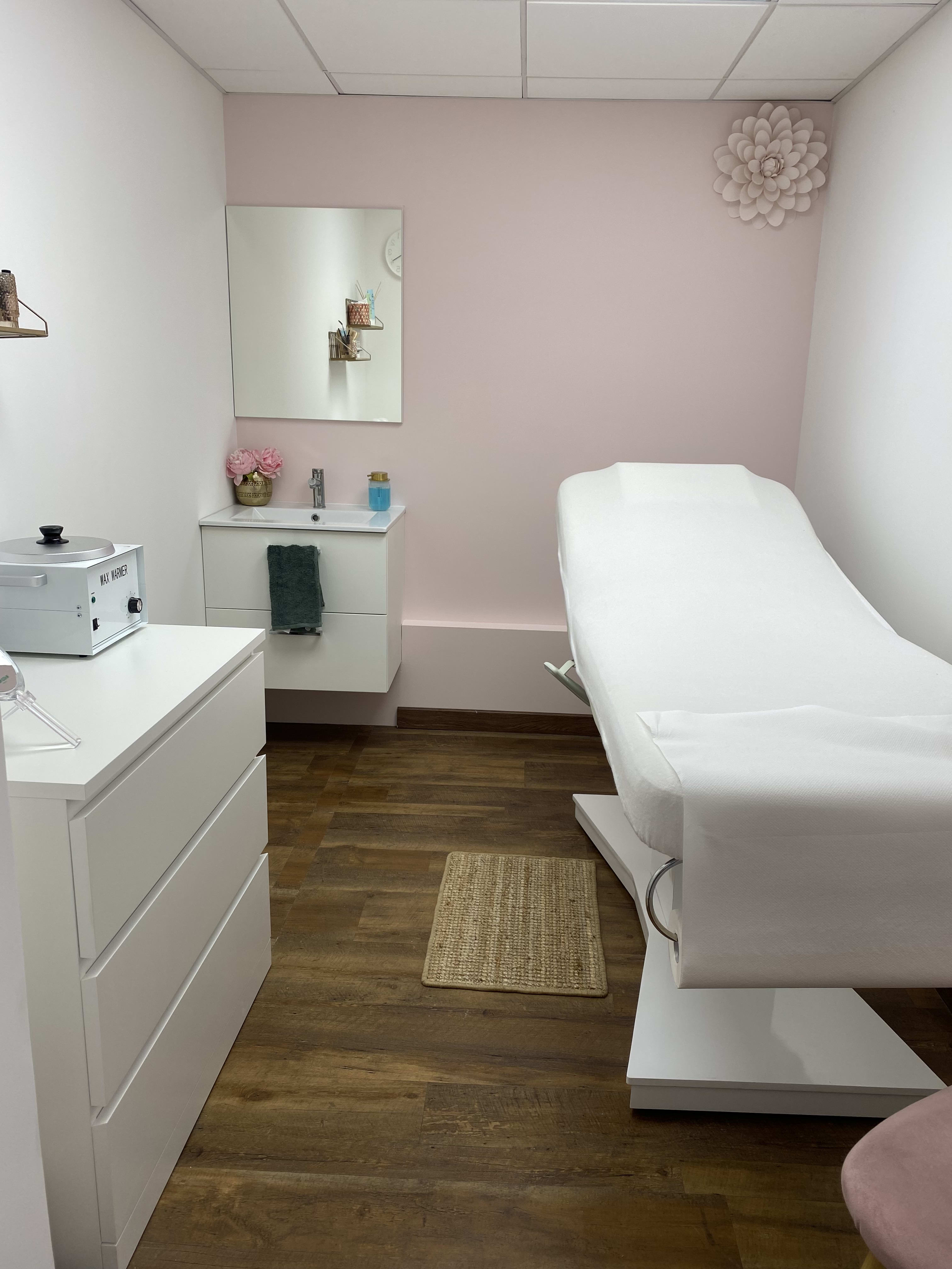 Nails Beauty By Marion - Institut de beauté Antibes - Nails Beauty By Marion - Photo Galerie - OneBooking