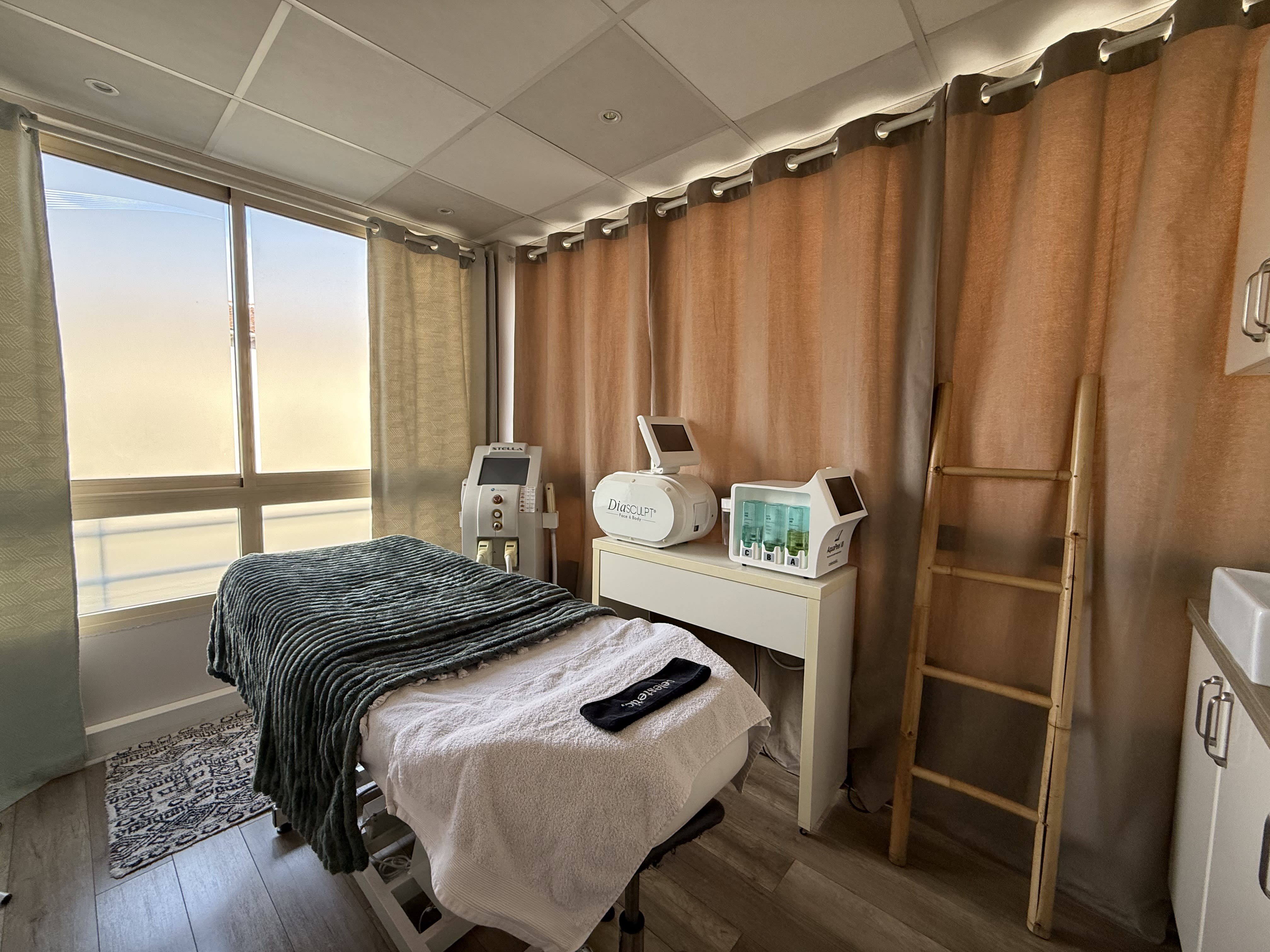Institut Riviera | Expertise Epilation Définitive Electrolyse, Anti Age et Minceur - Institut de beauté Antibes - Institut Riviera | Expertise Epilation Définitive Electrolyse, Anti Age et Minceur - Photo Galerie - OneBooking
