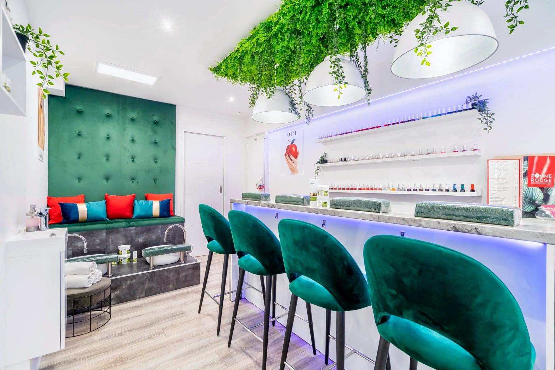 Pomme Rouge Nail Bar - Institut de beauté Paris - OneBooking