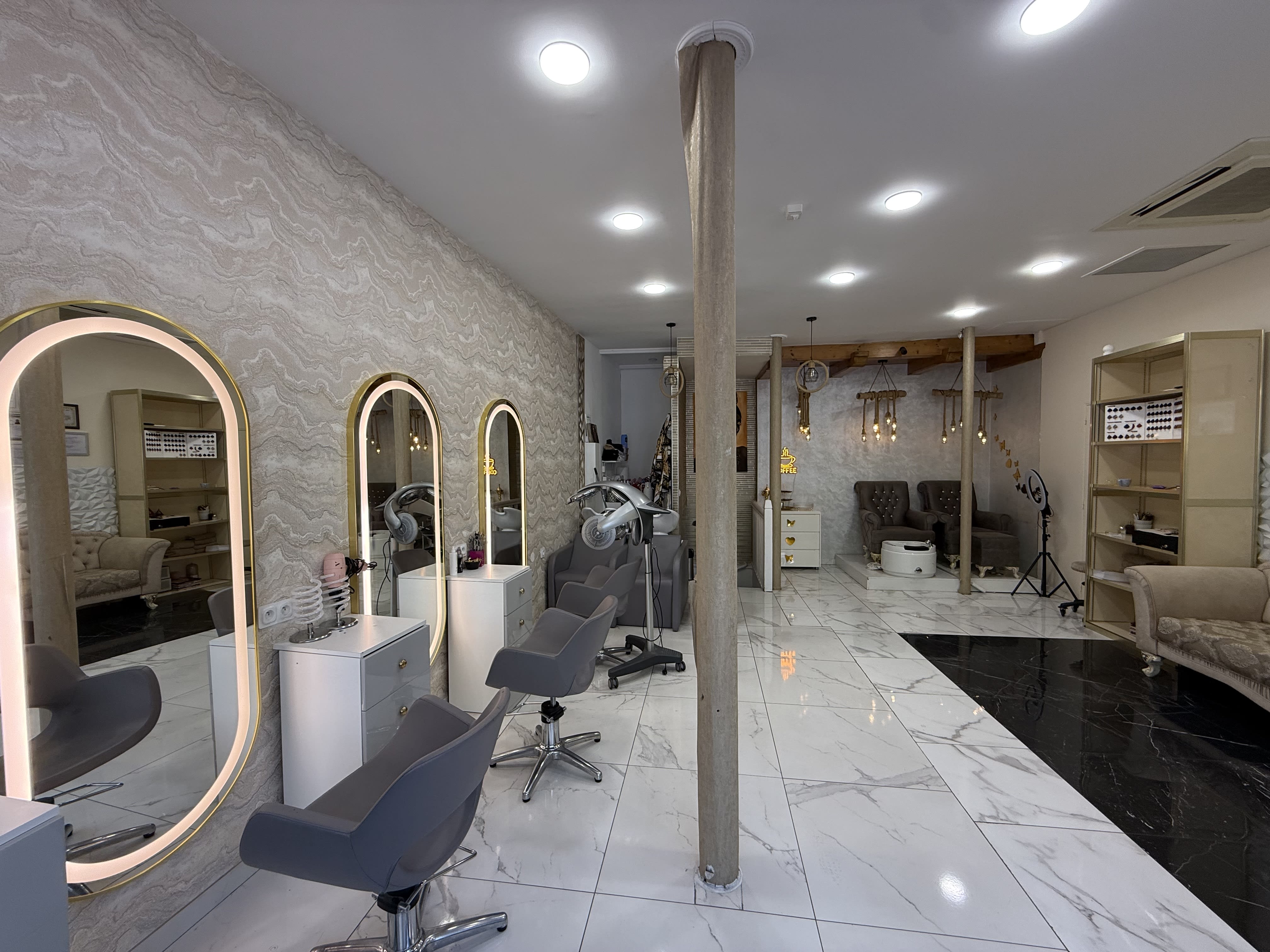 Nouveau Hair Beauty Coiffeur Esthétique & Barbier ‍ - Onglerie Dijon - OneBooking