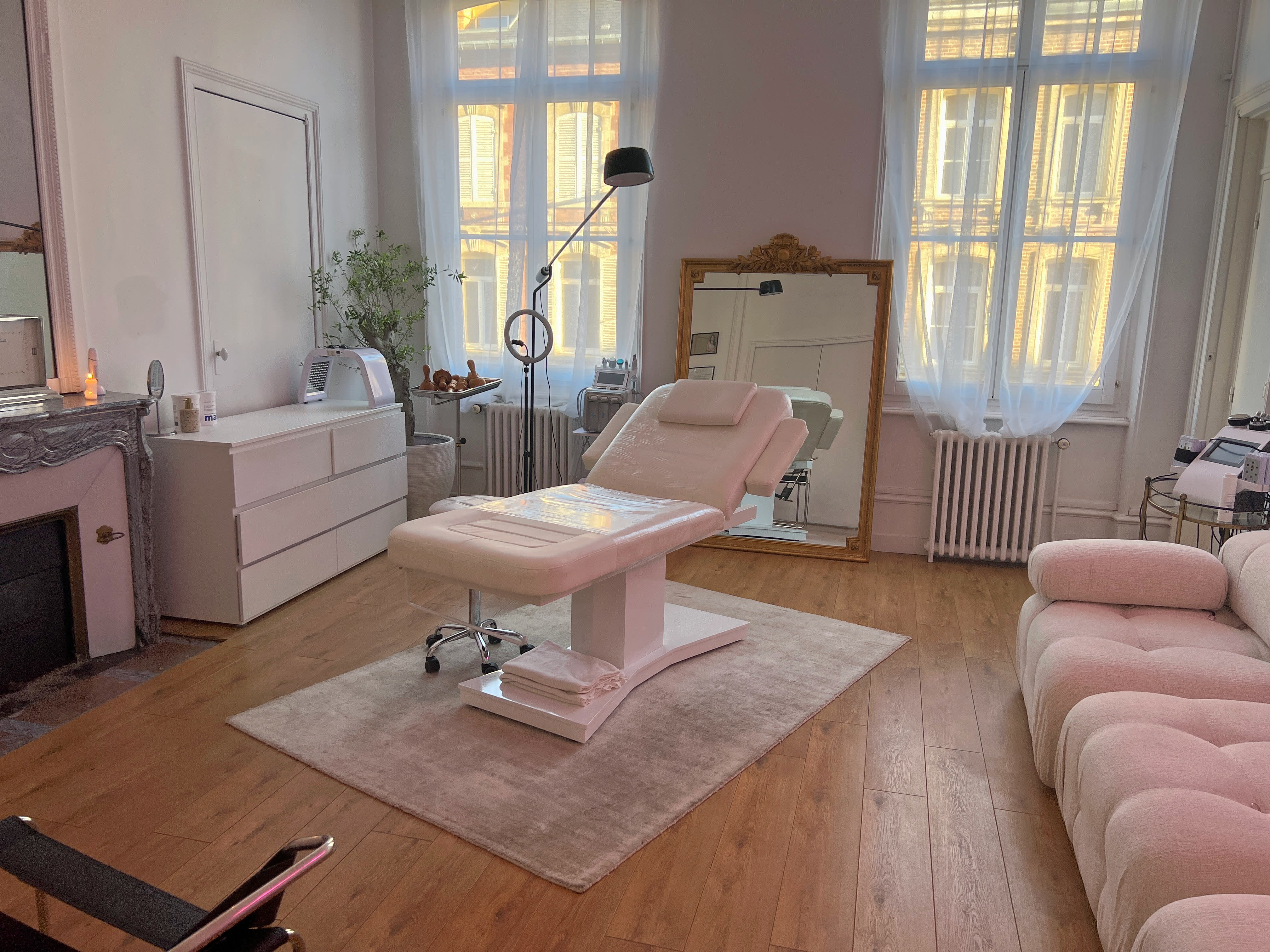The Body By Ami - Sourcils & cils Amiens - OneBooking